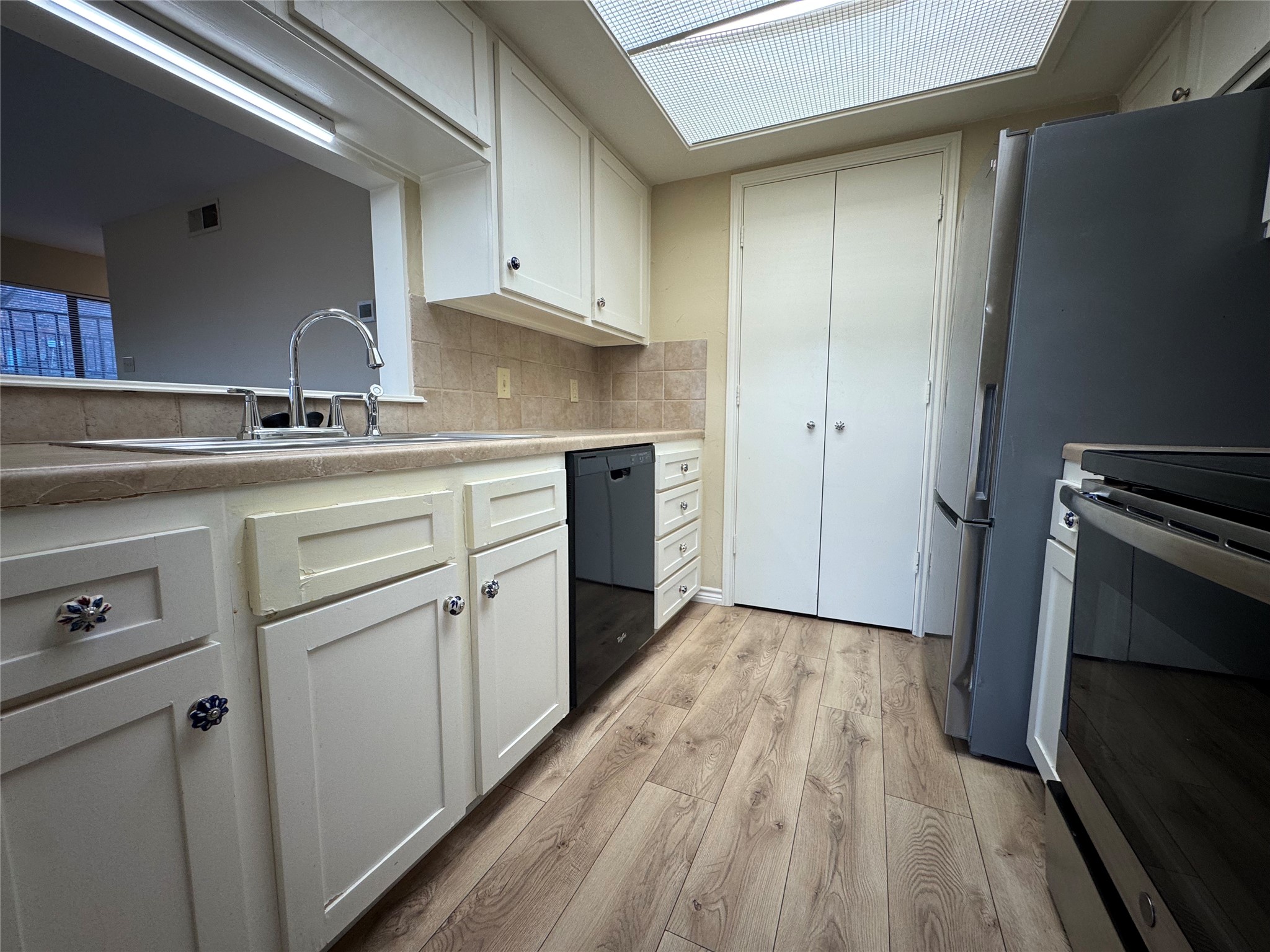 1121 Signal Ridge Place