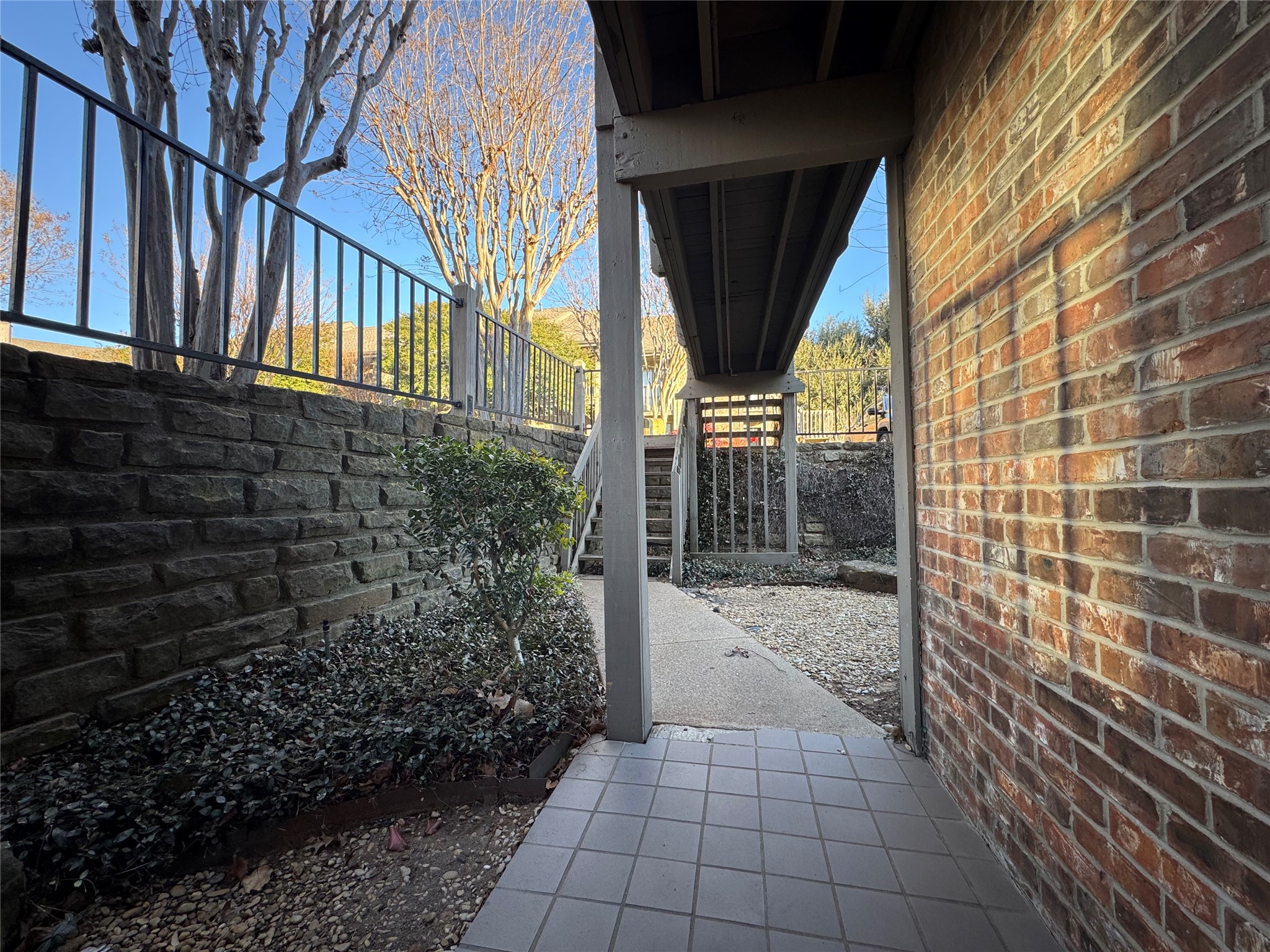 1121 Signal Ridge Place