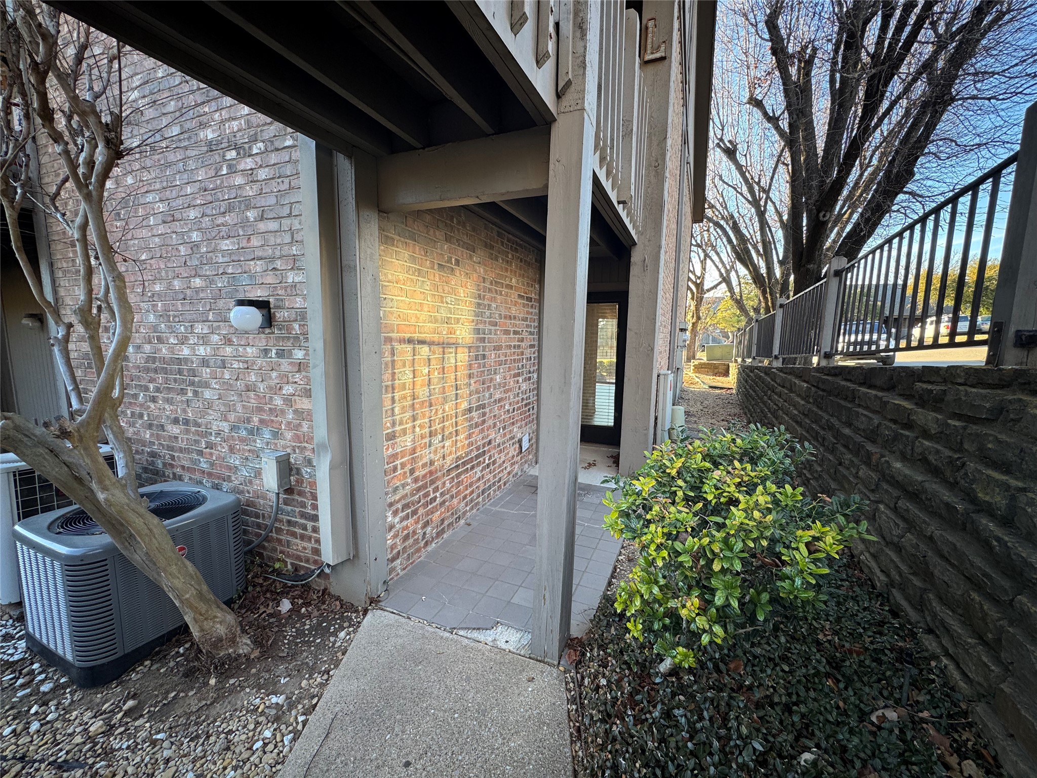 1121 Signal Ridge Place