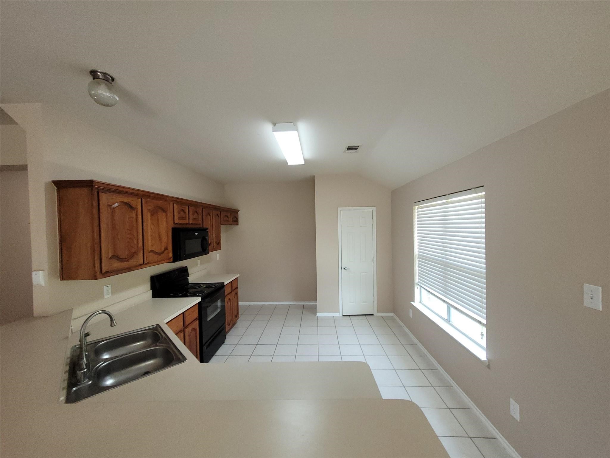 2851 Avery