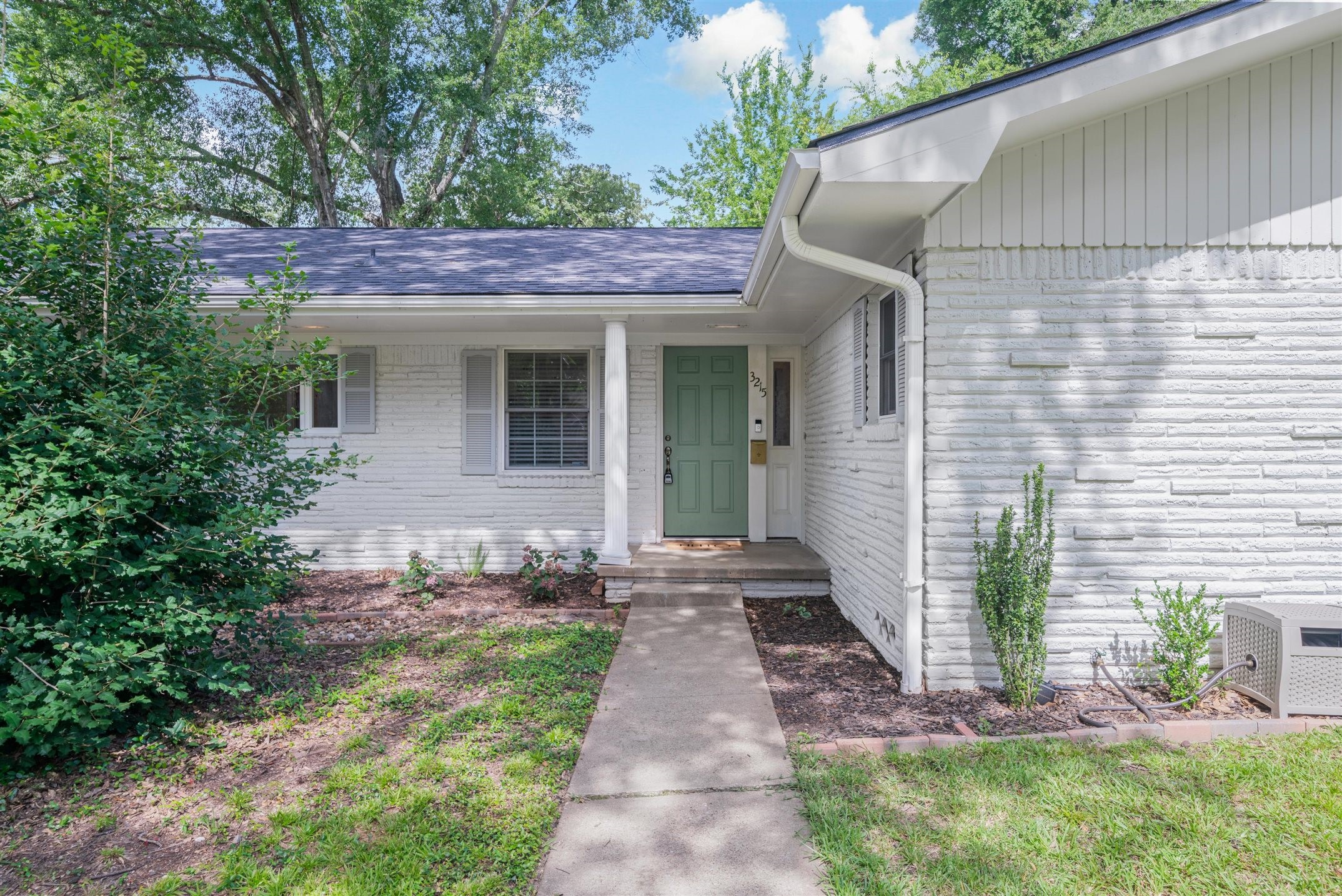3215 Curtis Drive