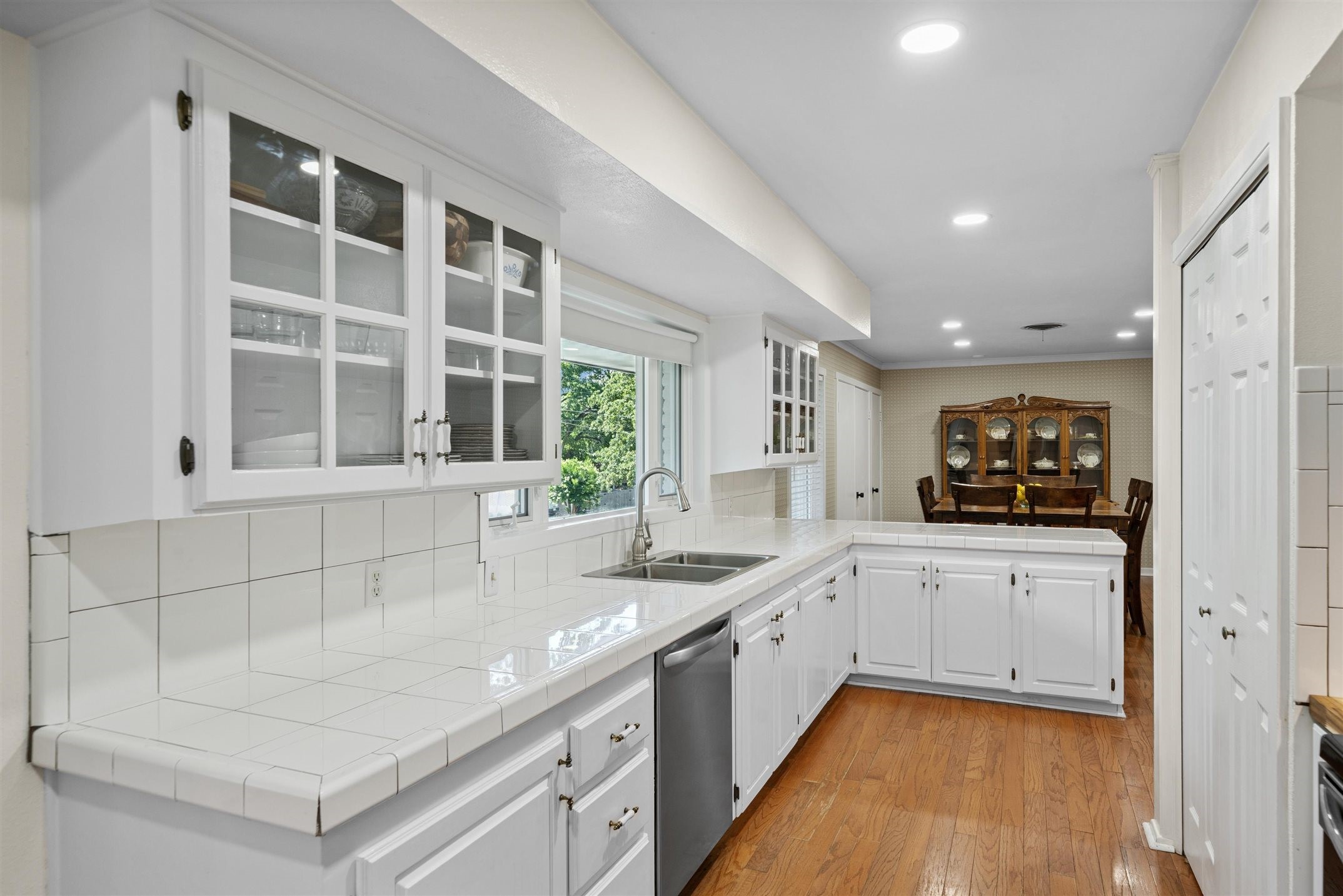 3215 Curtis Drive