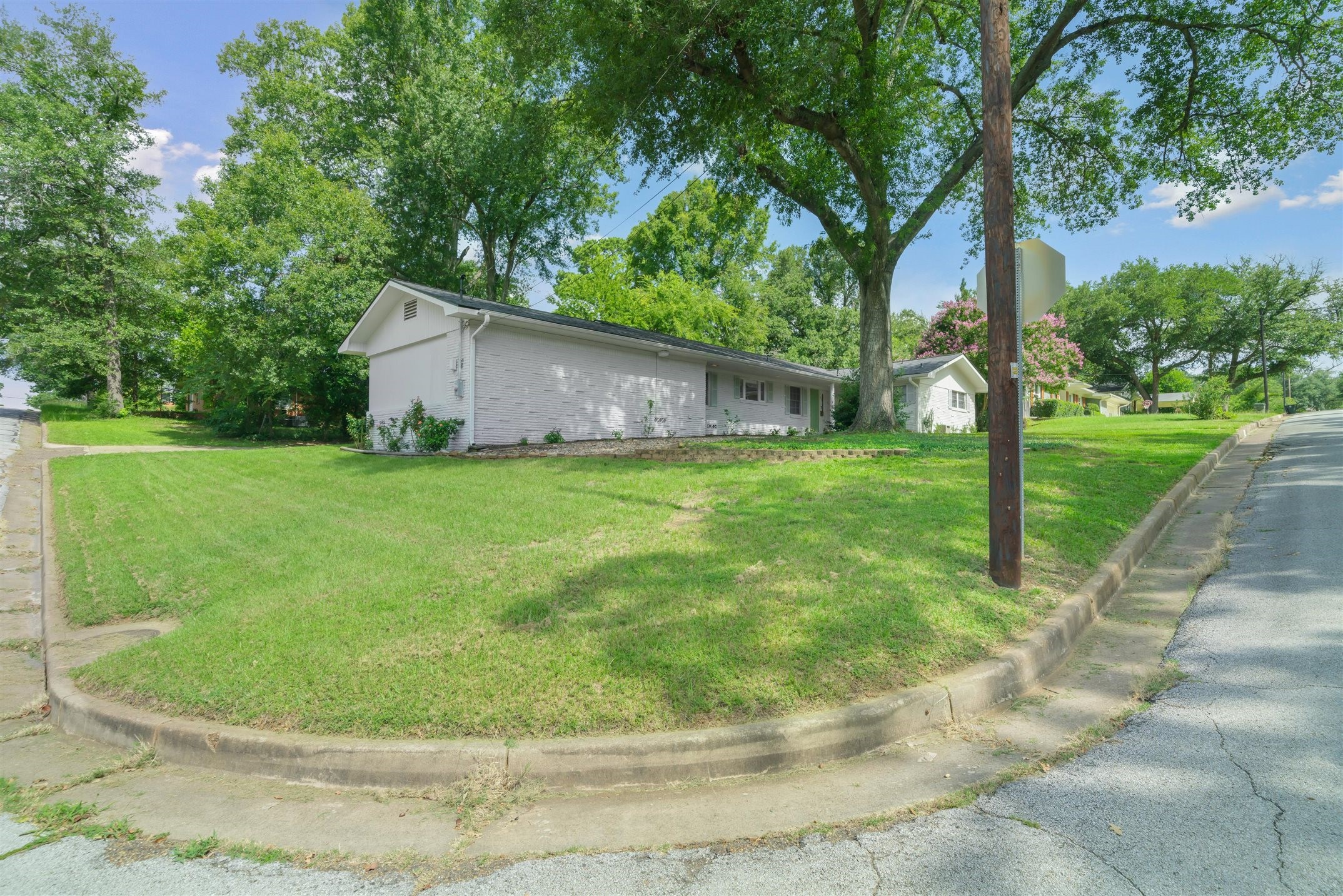 3215 Curtis Drive