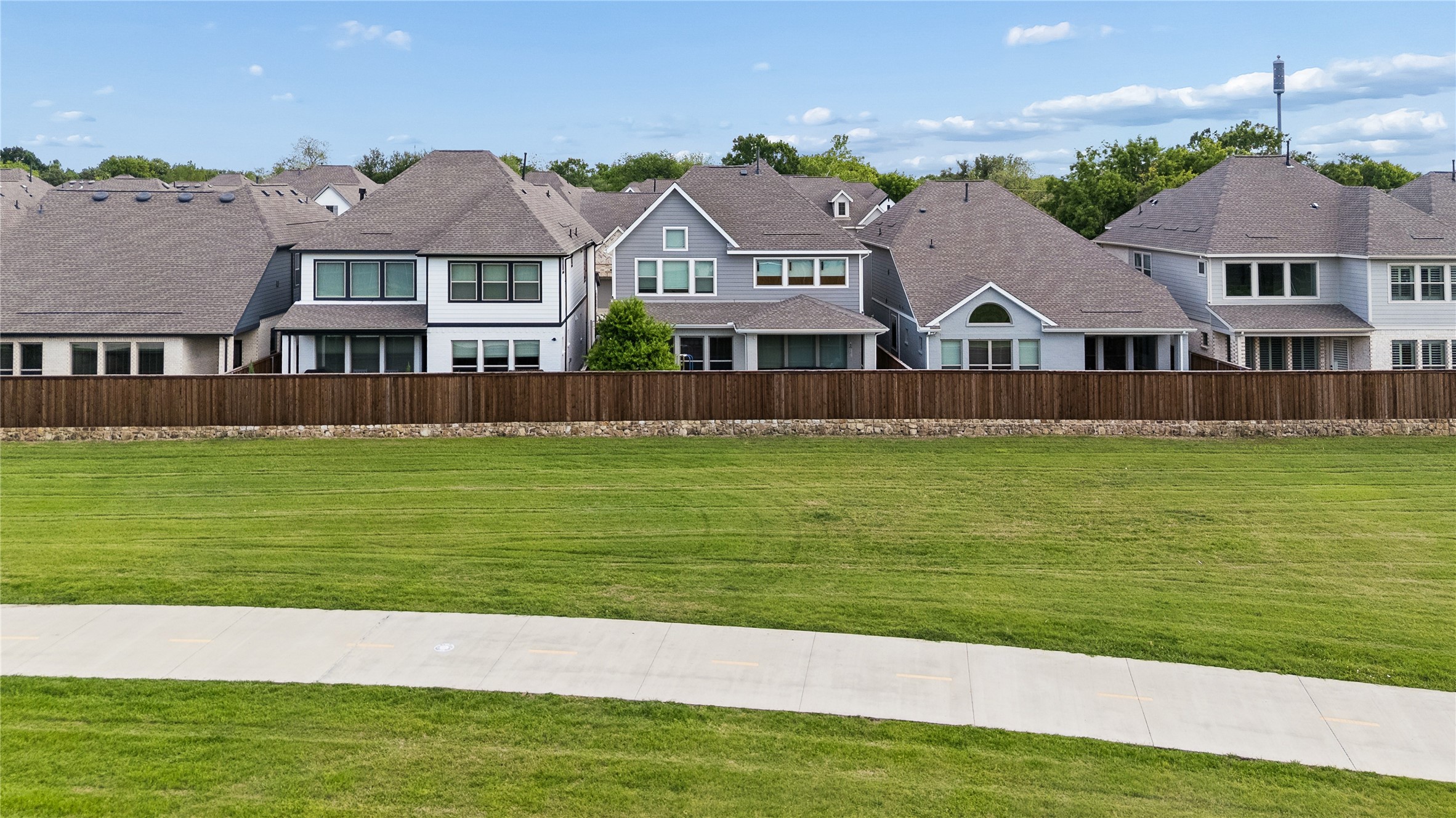 3433 Rosebud Park Lane