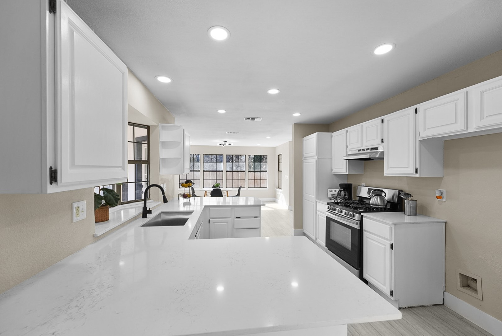 5202 Hollow Bend Lane
