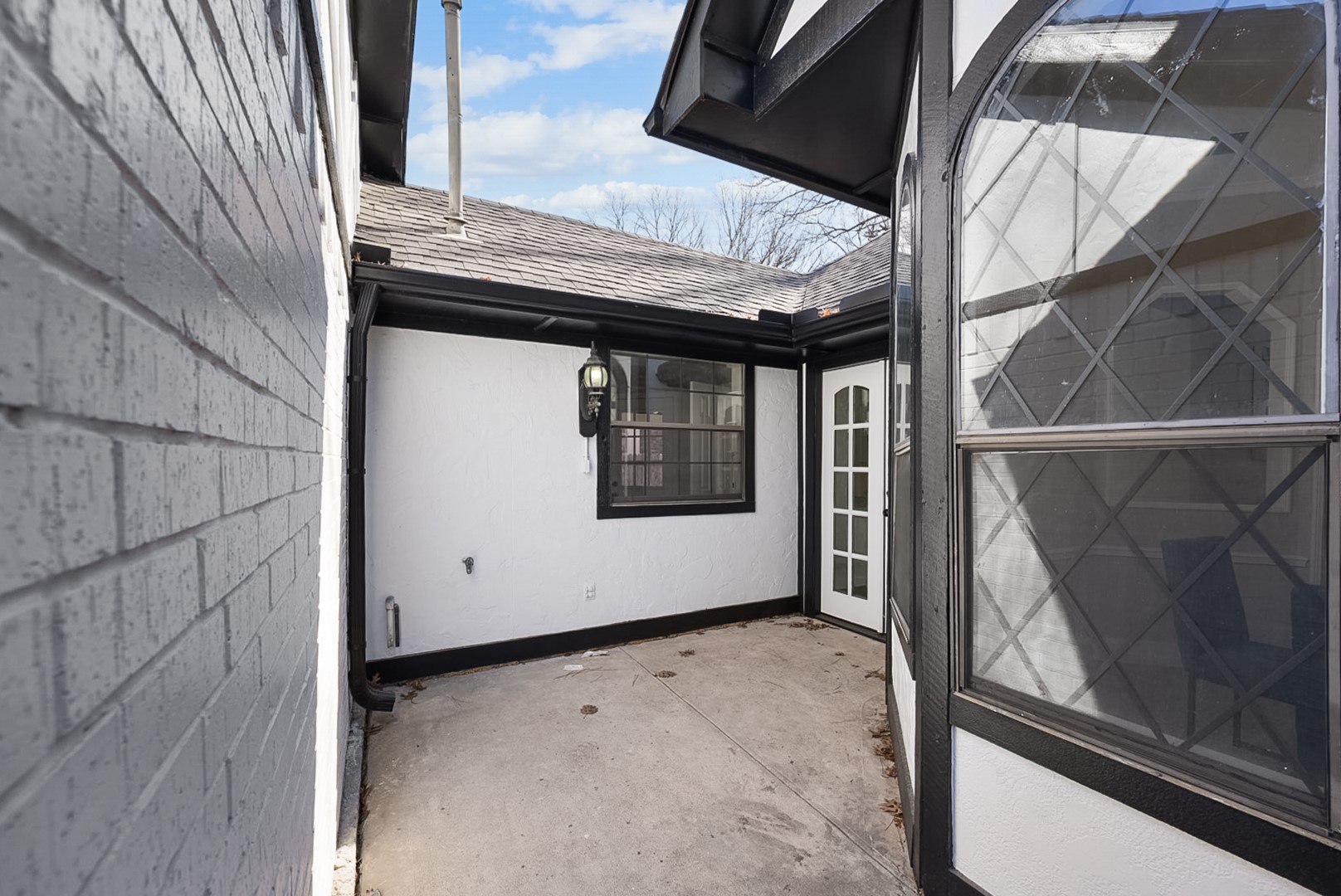 5202 Hollow Bend Lane