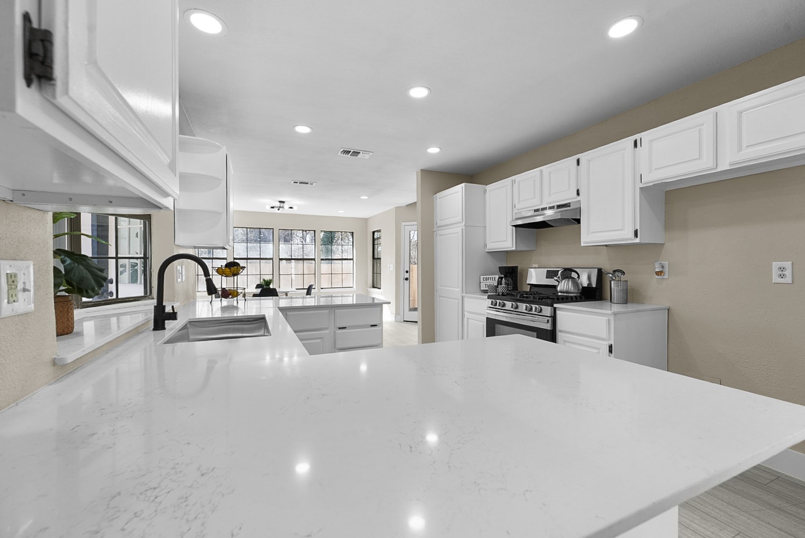 5202 Hollow Bend Lane