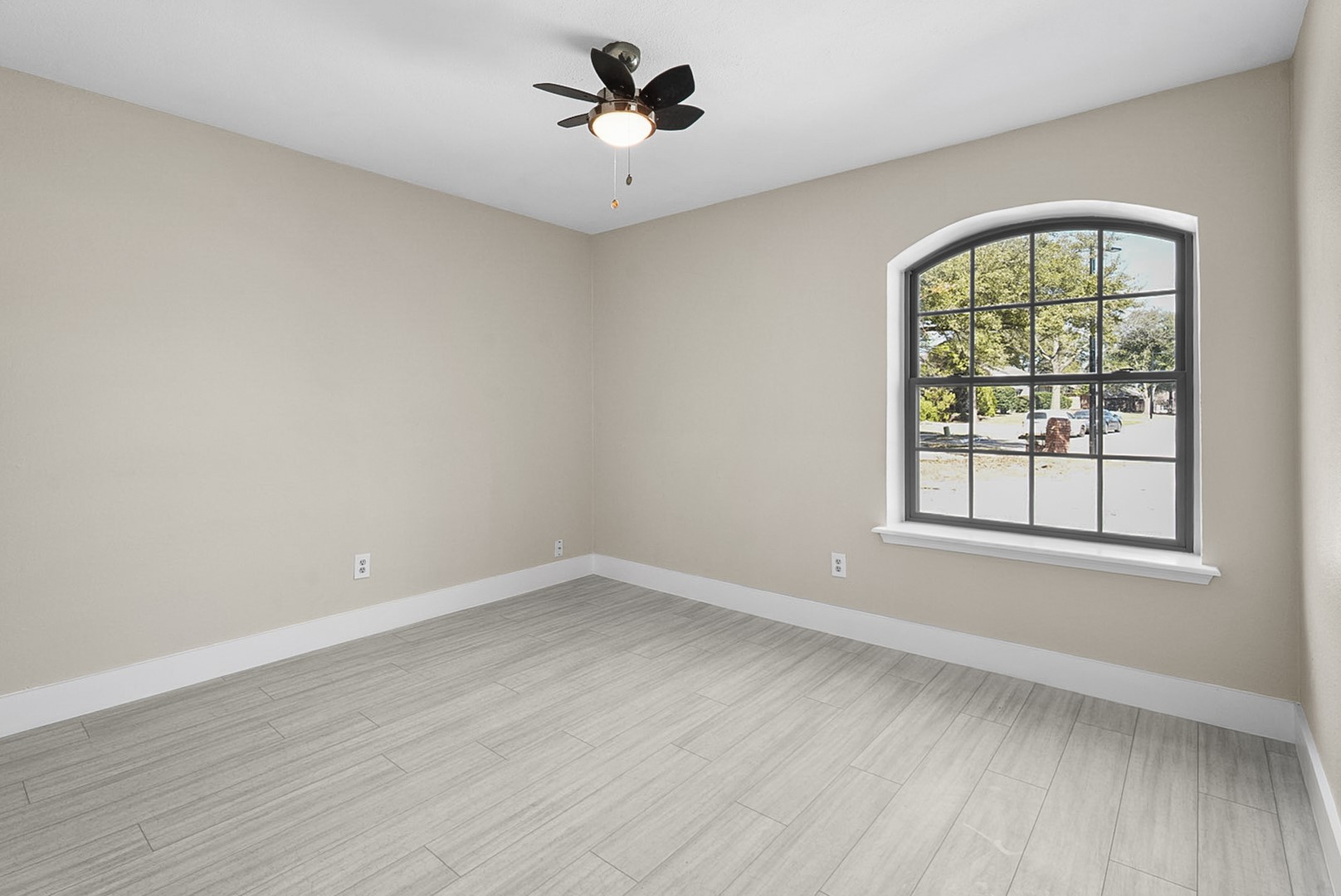 5202 Hollow Bend Lane
