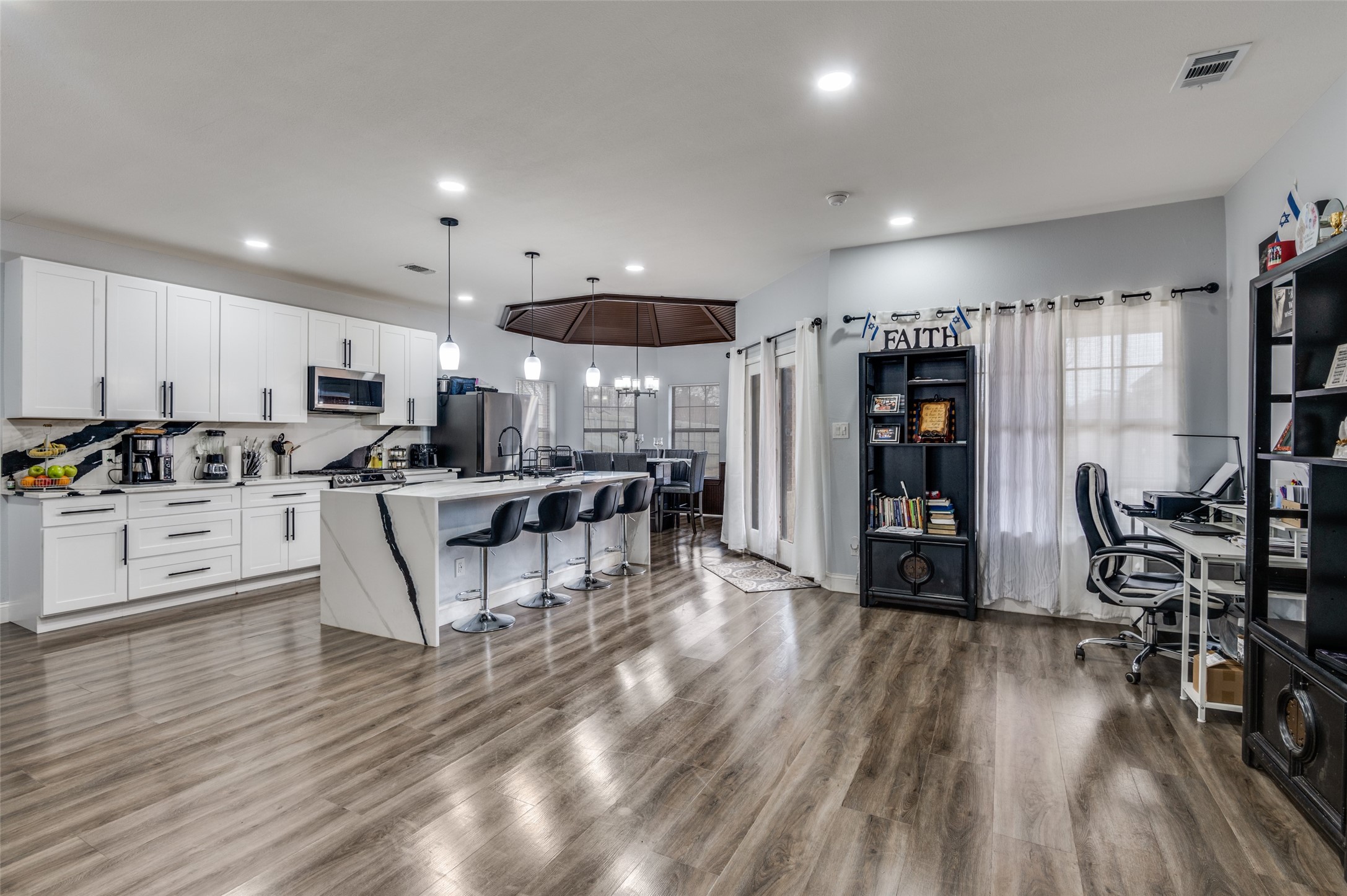 719 Meadowbrooke Circle
