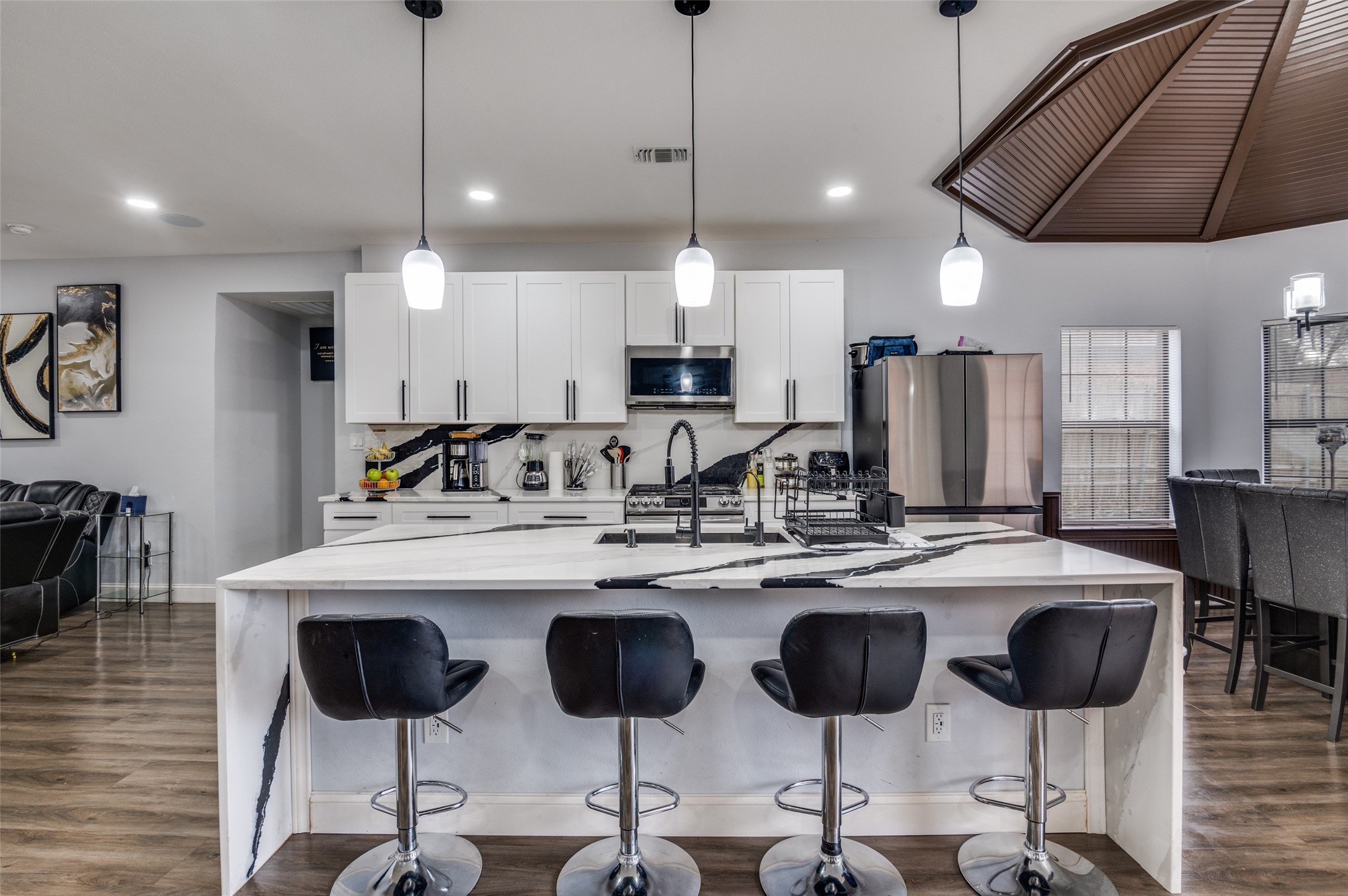 719 Meadowbrooke Circle