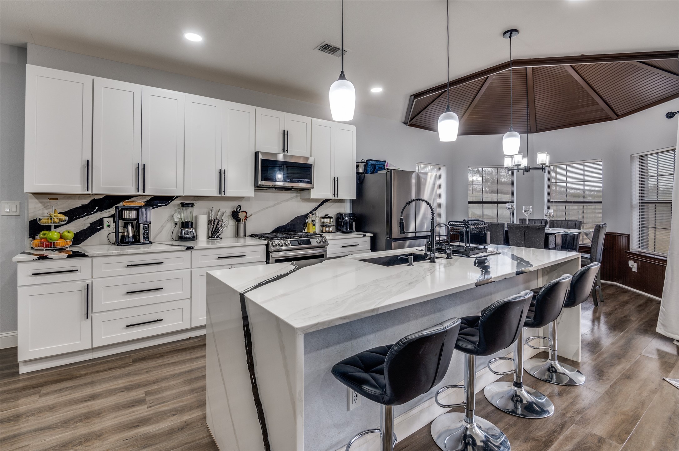 719 Meadowbrooke Circle