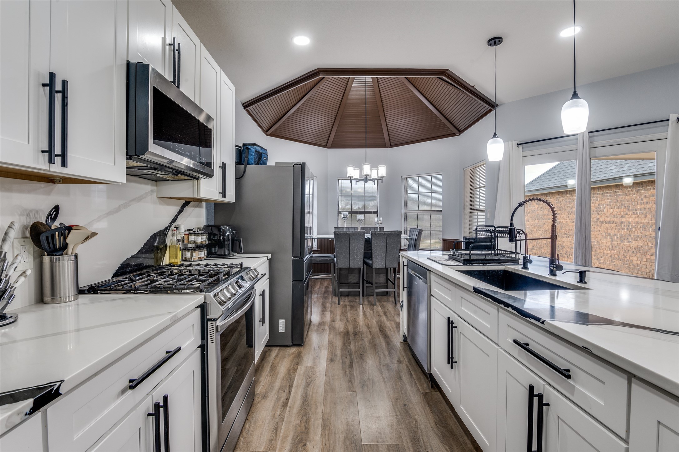 719 Meadowbrooke Circle