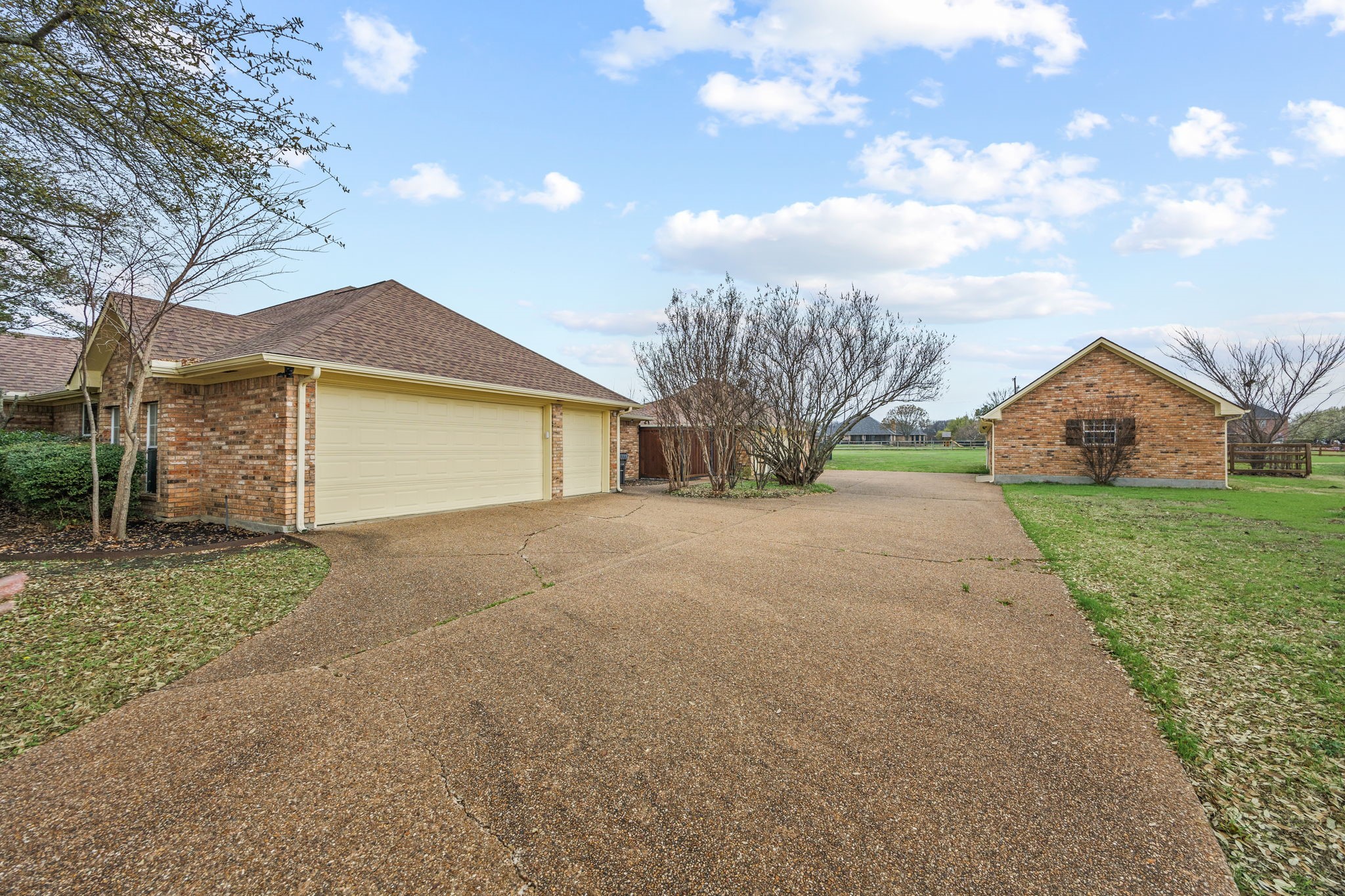 3 Meadowcreek Drive