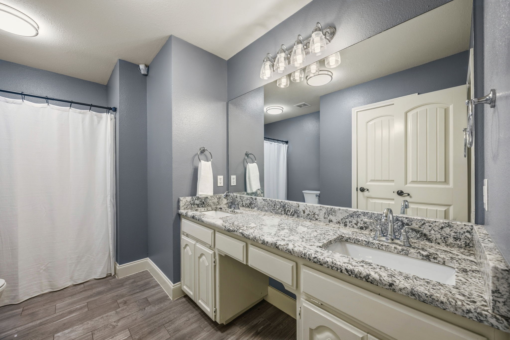 3 Meadowcreek Drive