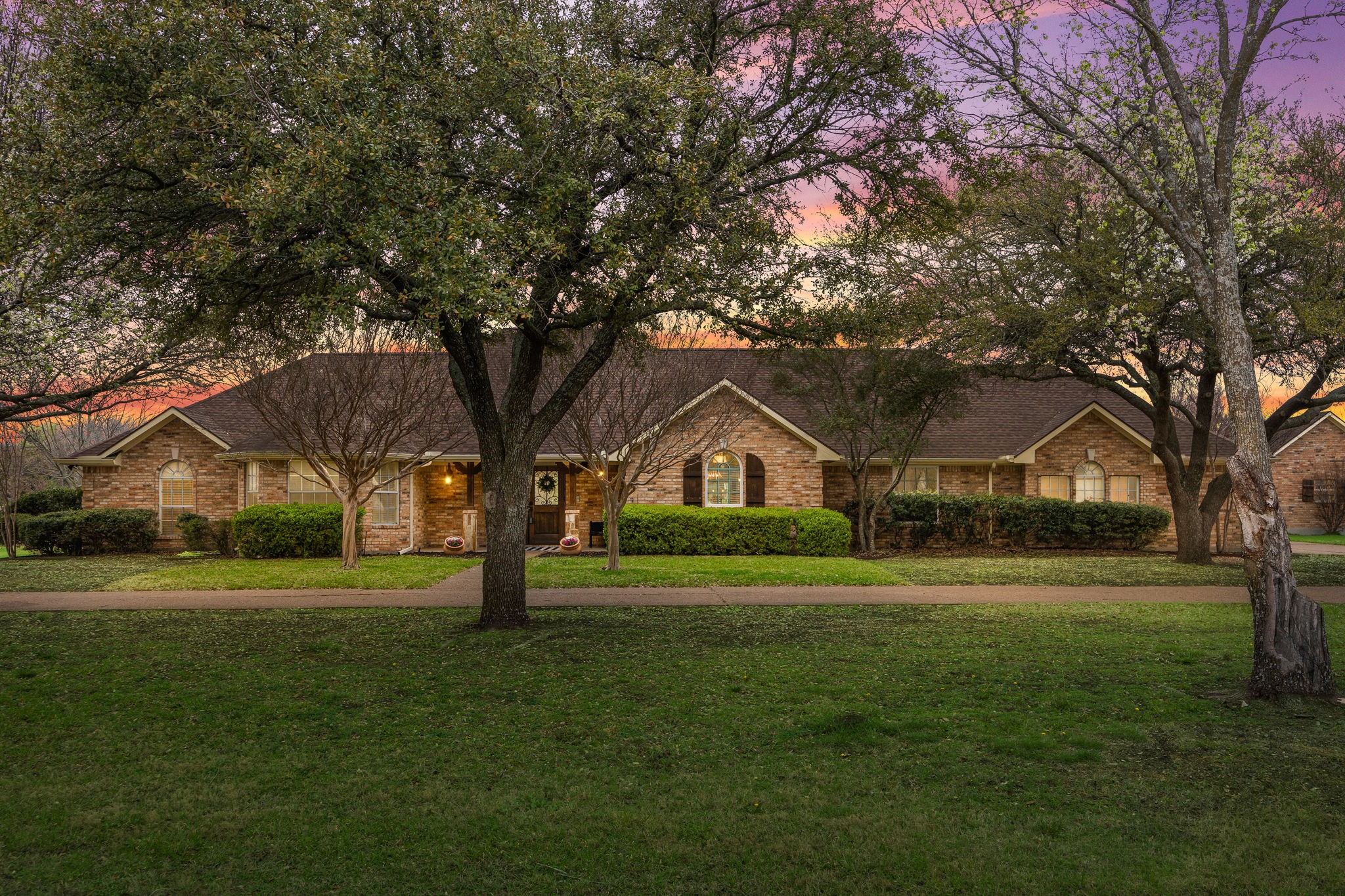 3 Meadowcreek Drive