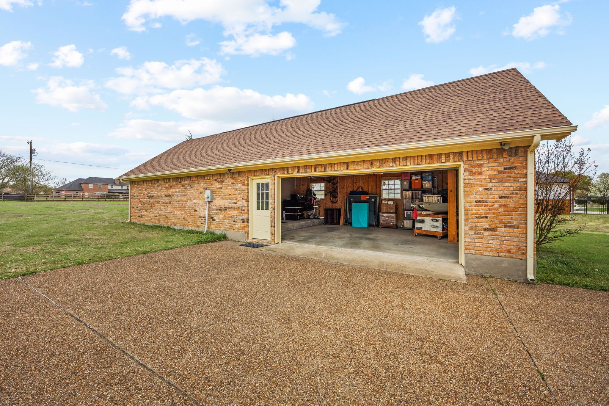 3 Meadowcreek Drive