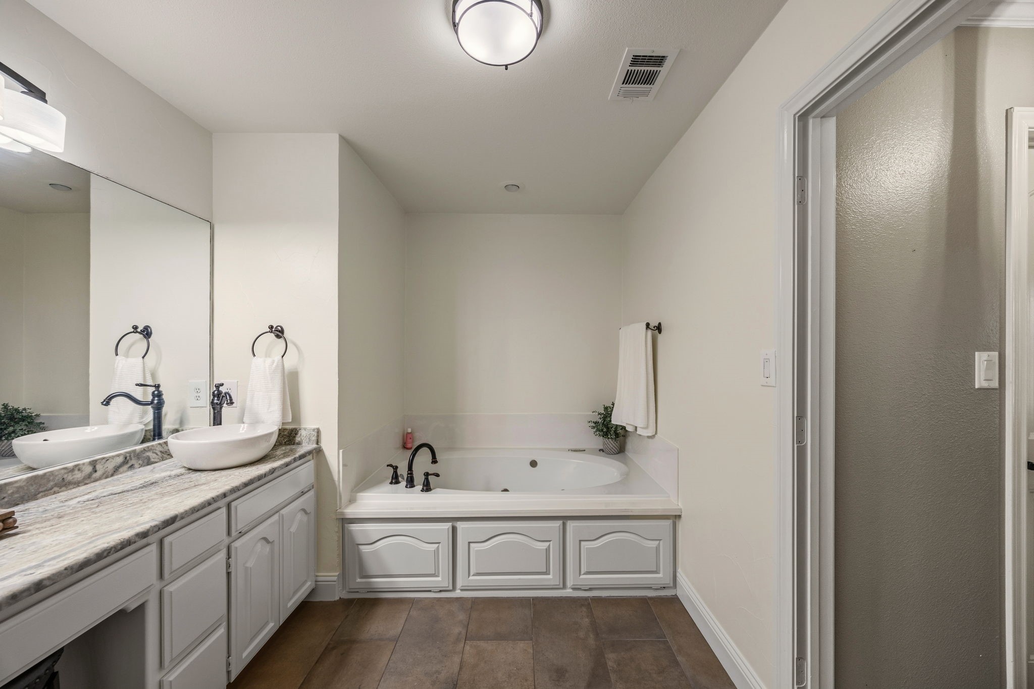 3 Meadowcreek Drive