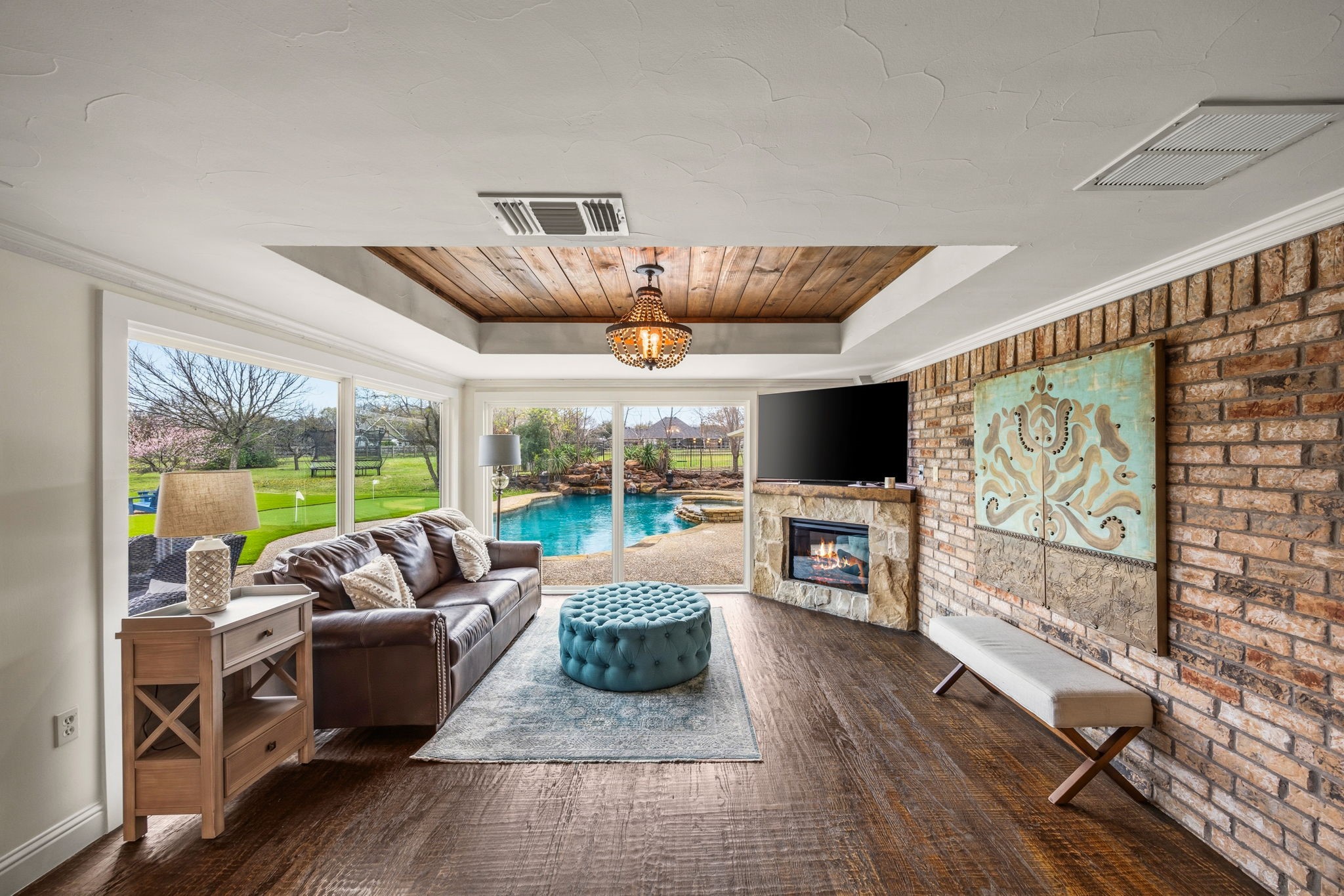 3 Meadowcreek Drive
