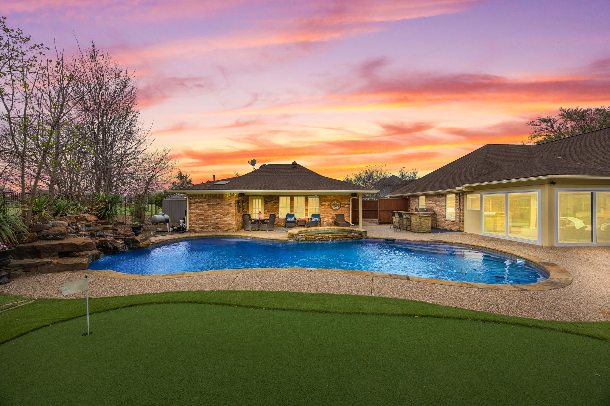 3 Meadowcreek Drive