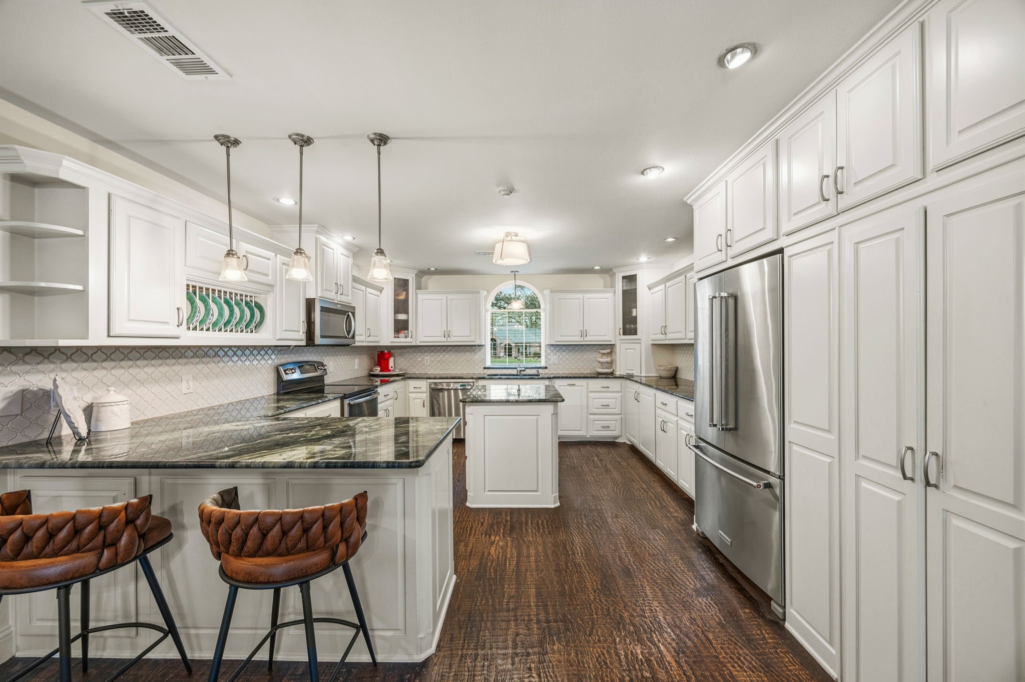 3 Meadowcreek Drive