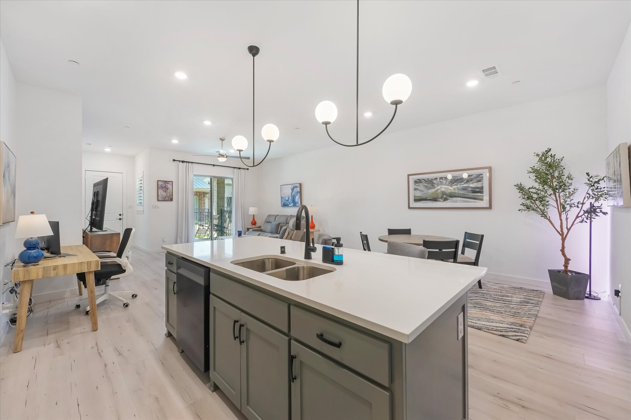 2833 Applewood Way