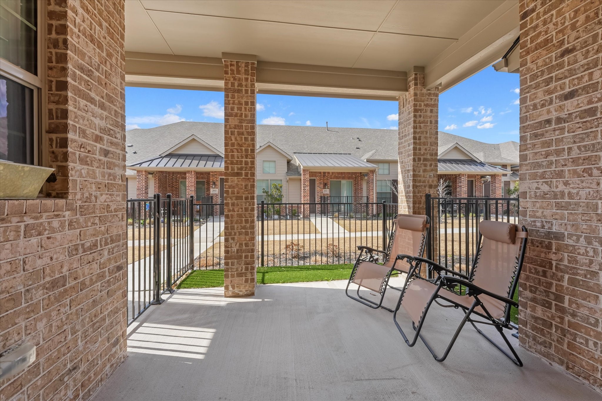 2833 Applewood Way