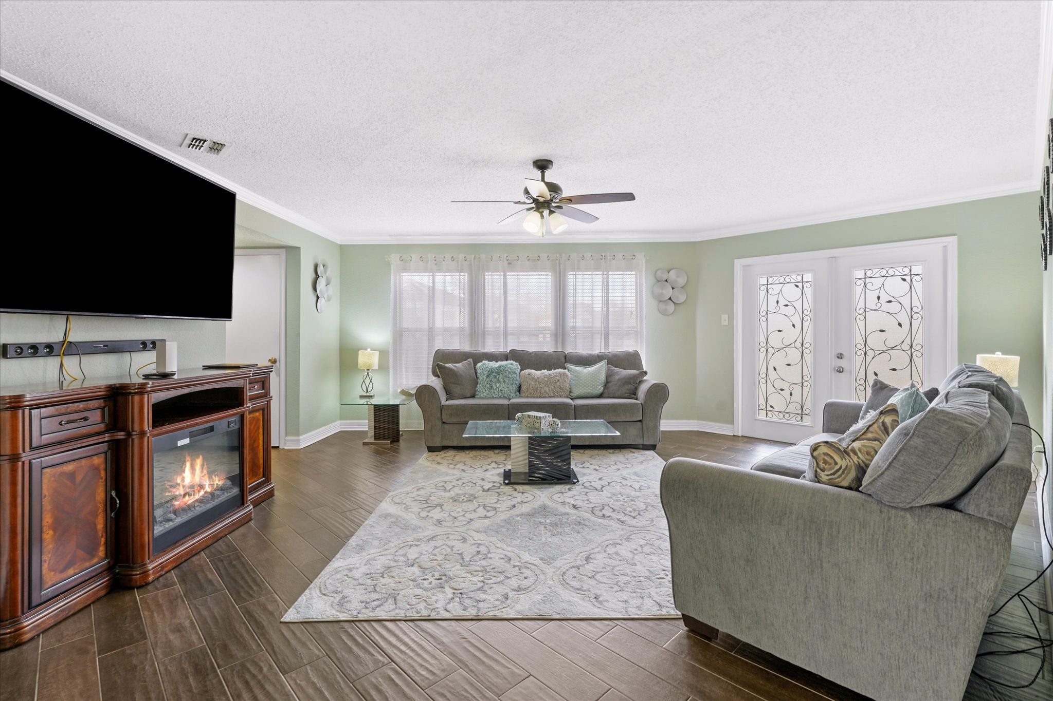 921 Valleybrook Drive