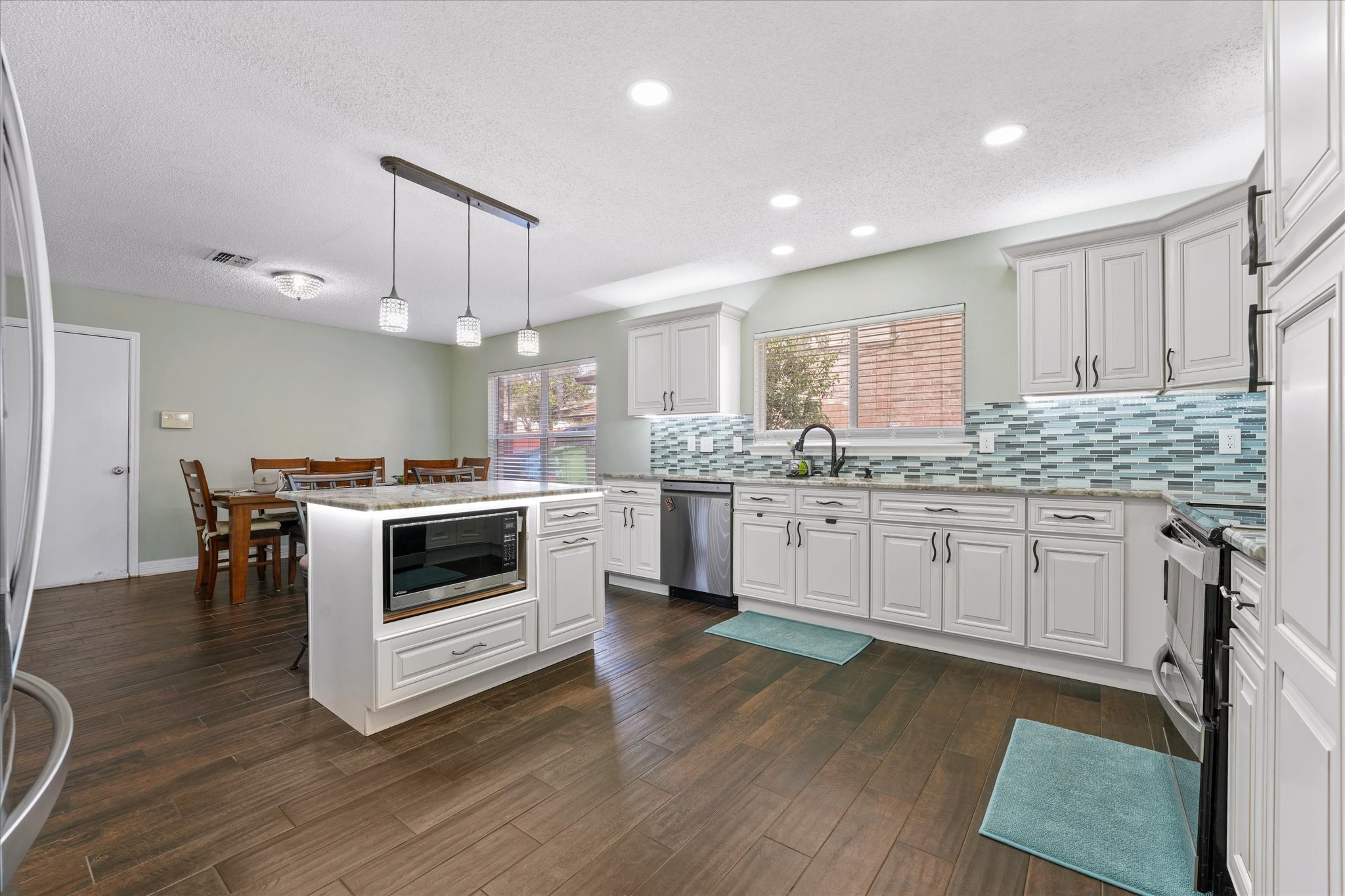 921 Valleybrook Drive