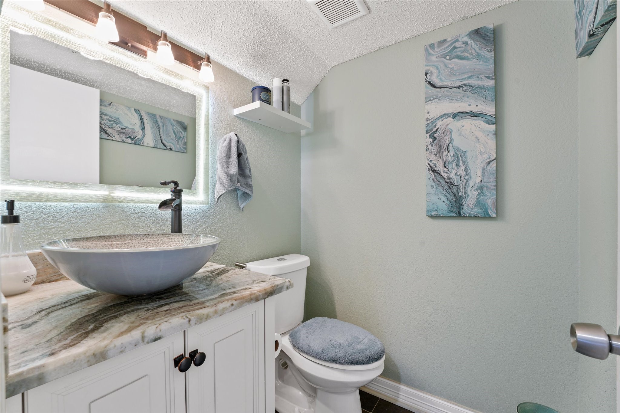 921 Valleybrook Drive