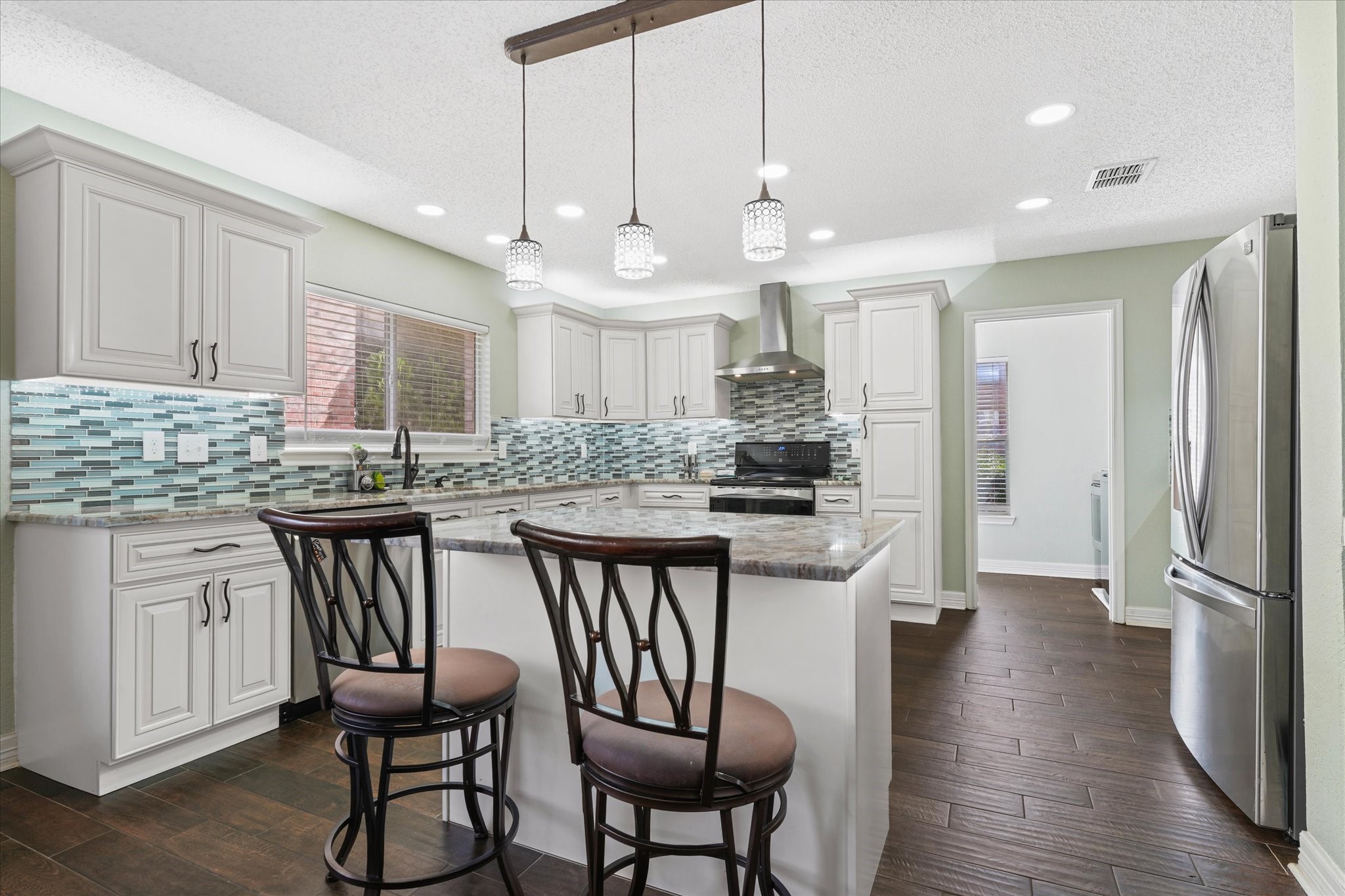 921 Valleybrook Drive