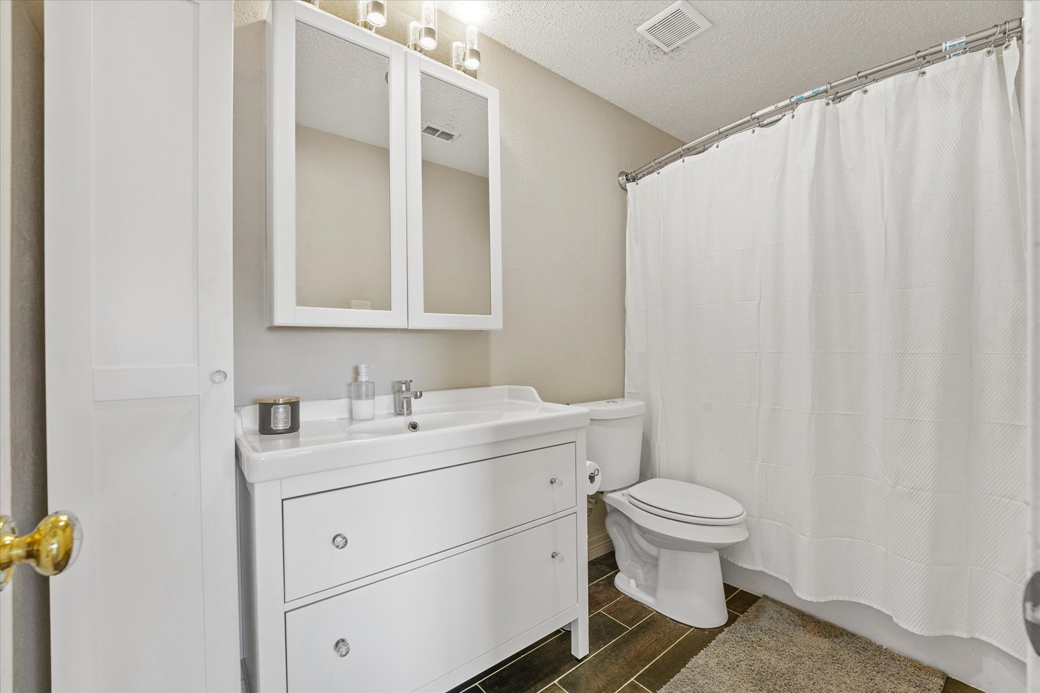 921 Valleybrook Drive