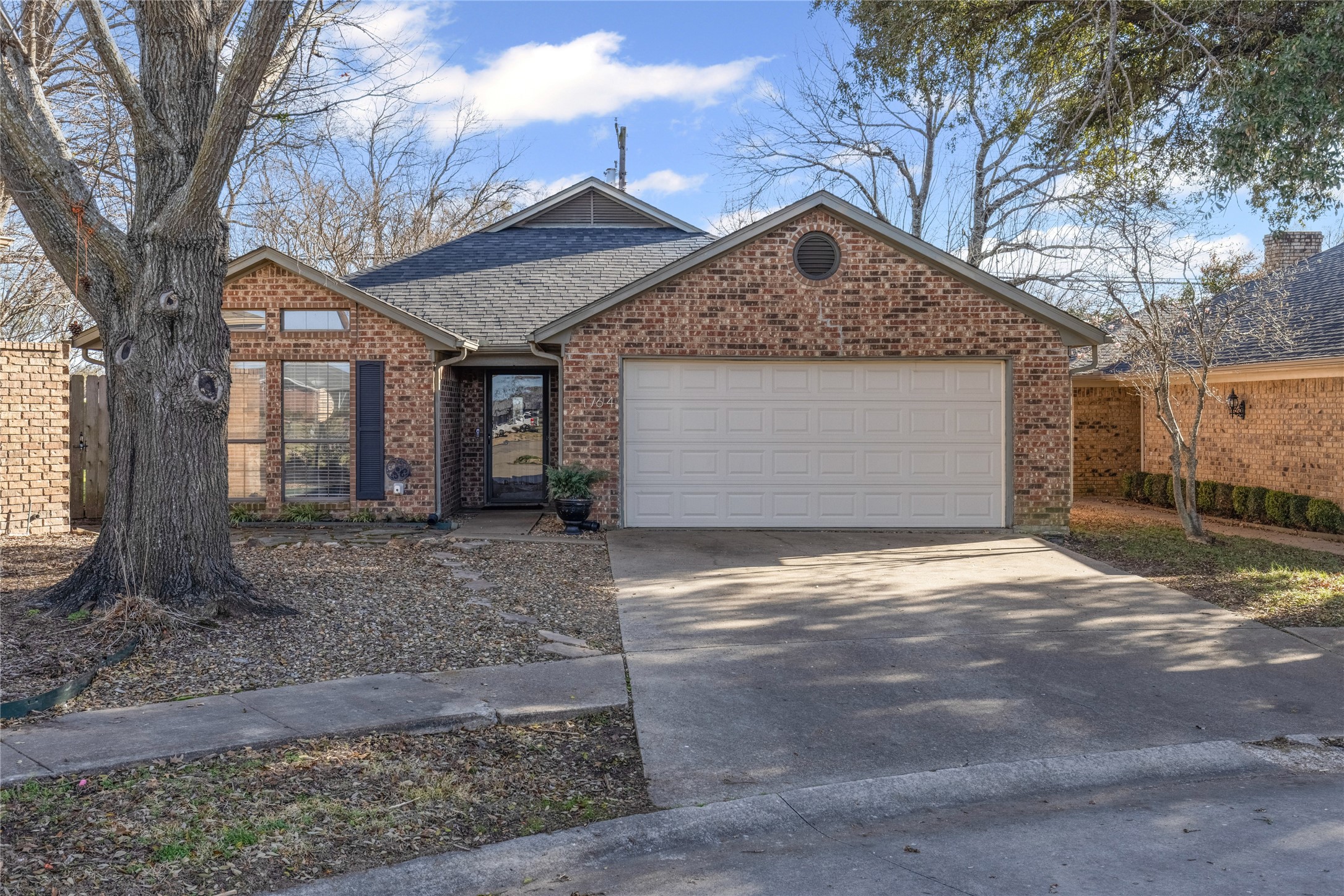 1764 Red Oak Circle