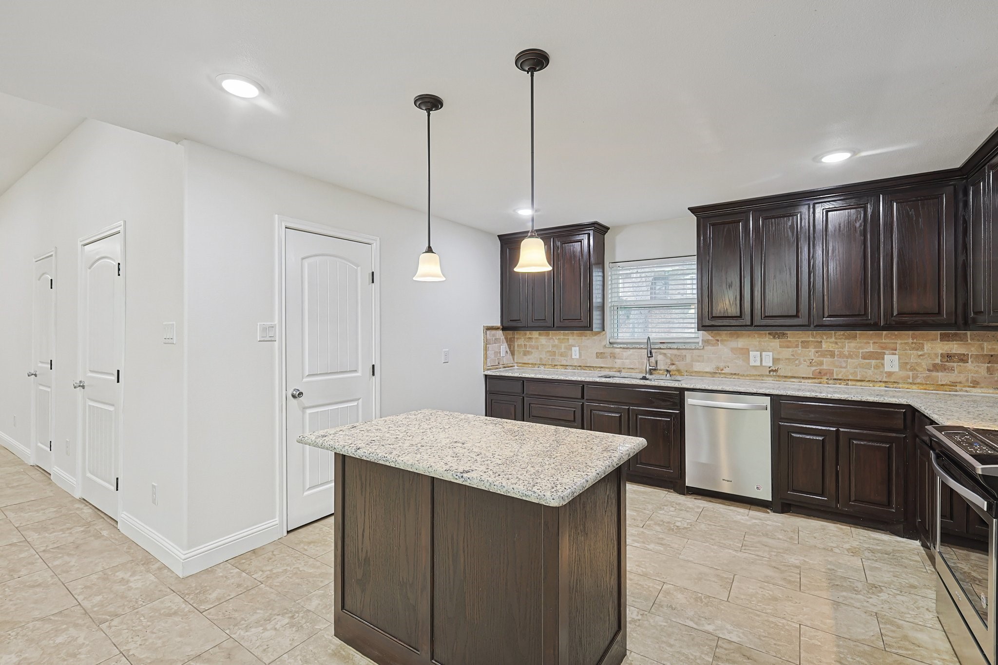 901 Highwoods Trail