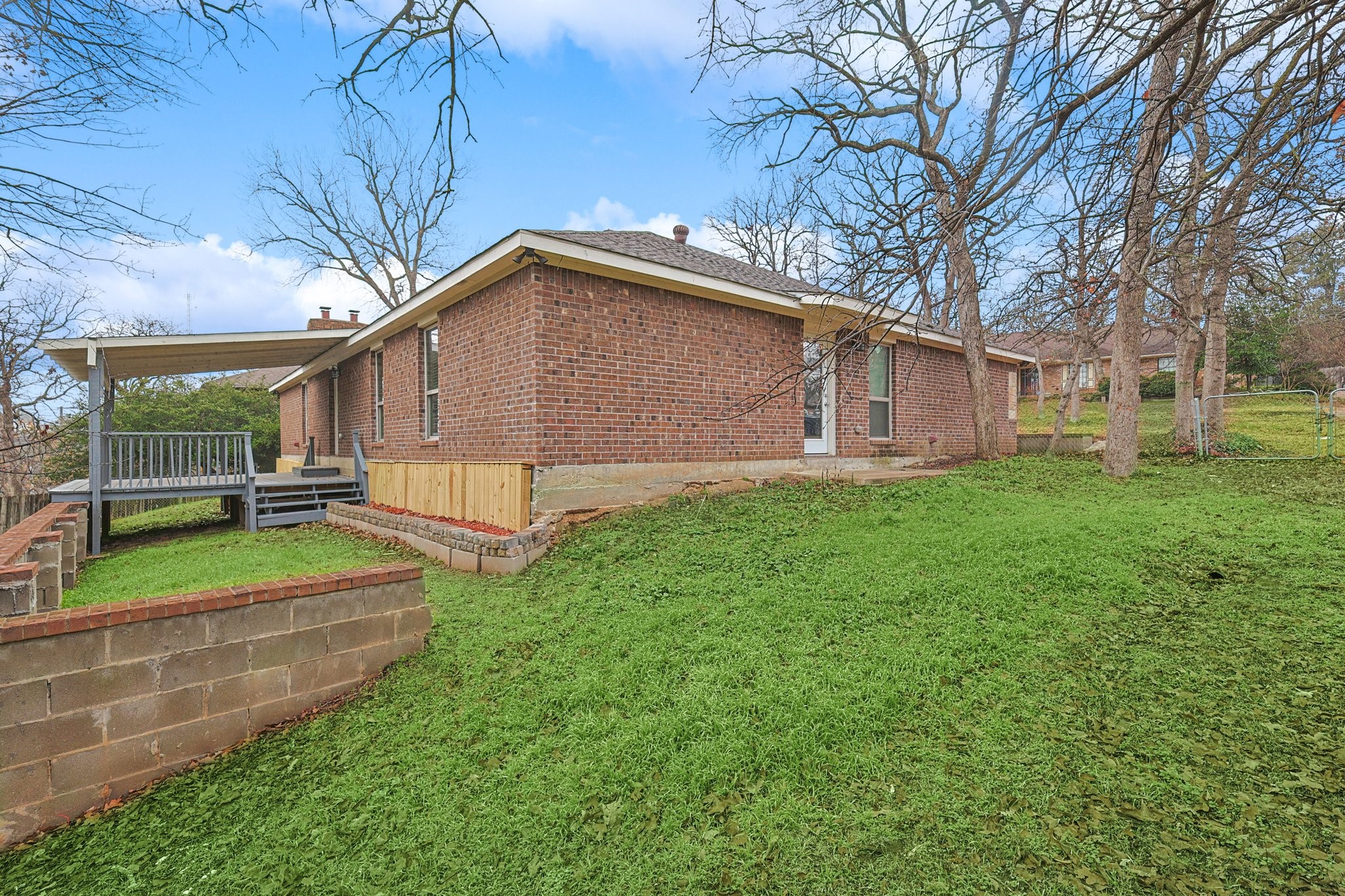 901 Highwoods Trail