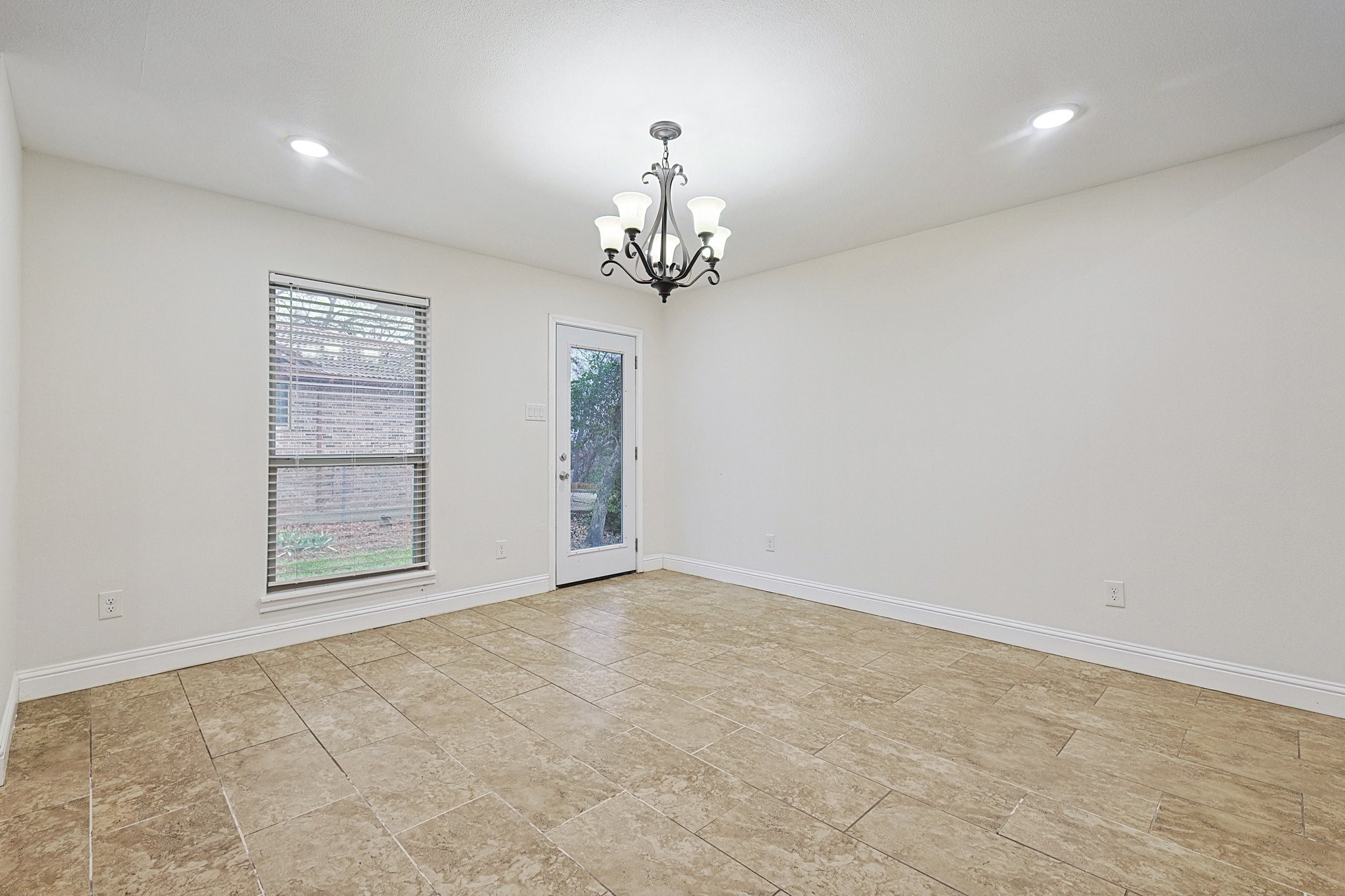 901 Highwoods Trail