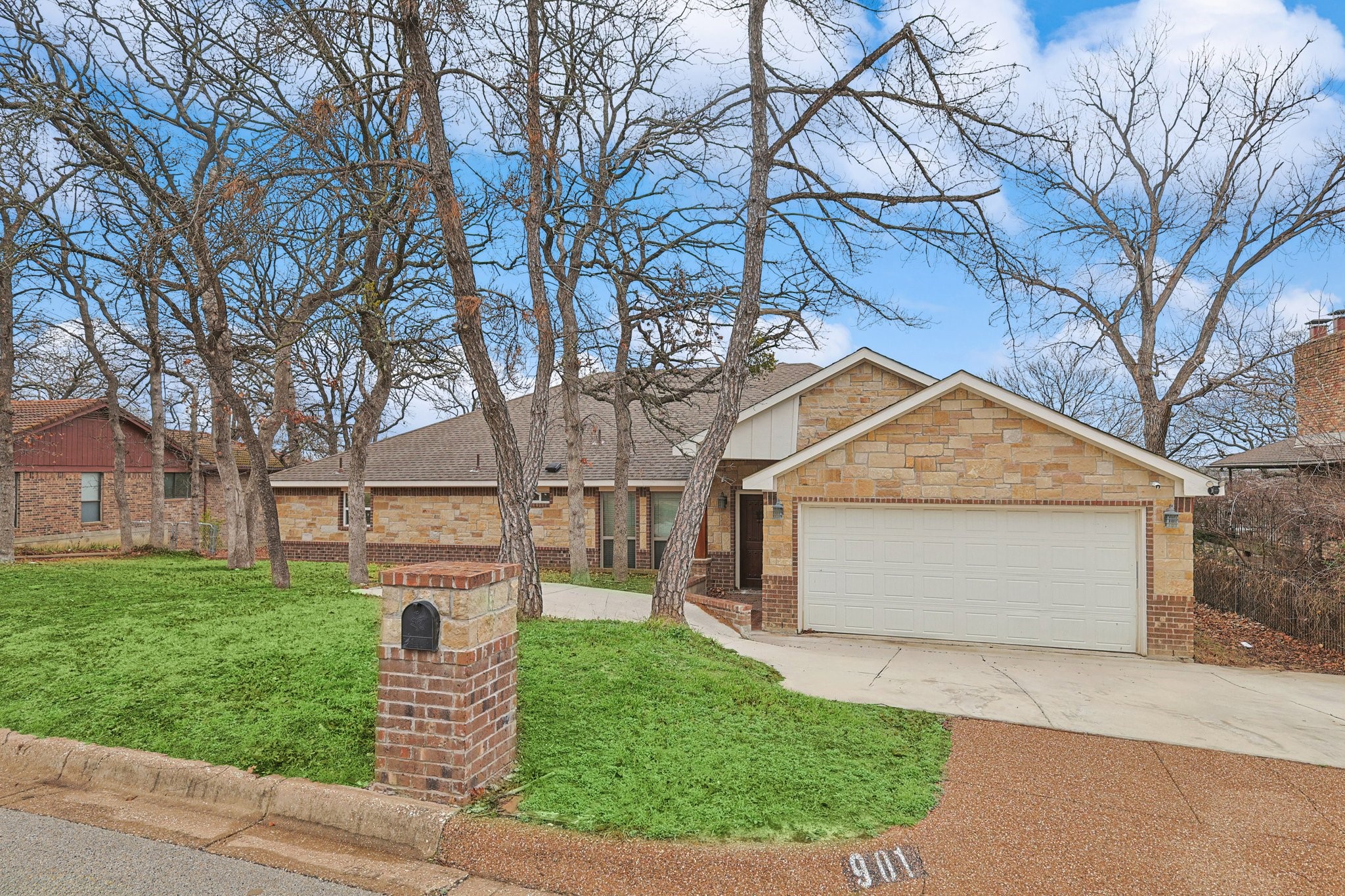 901 Highwoods Trail