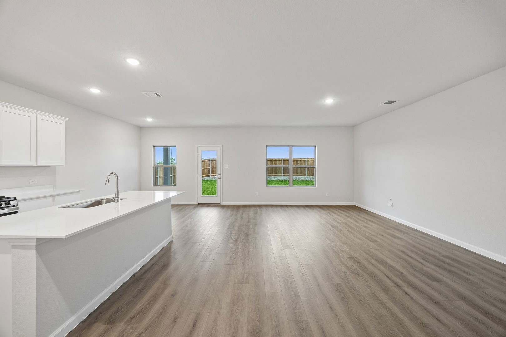 2542 Canadian Way