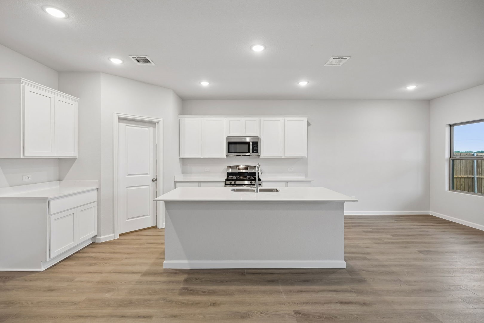 2542 Canadian Way