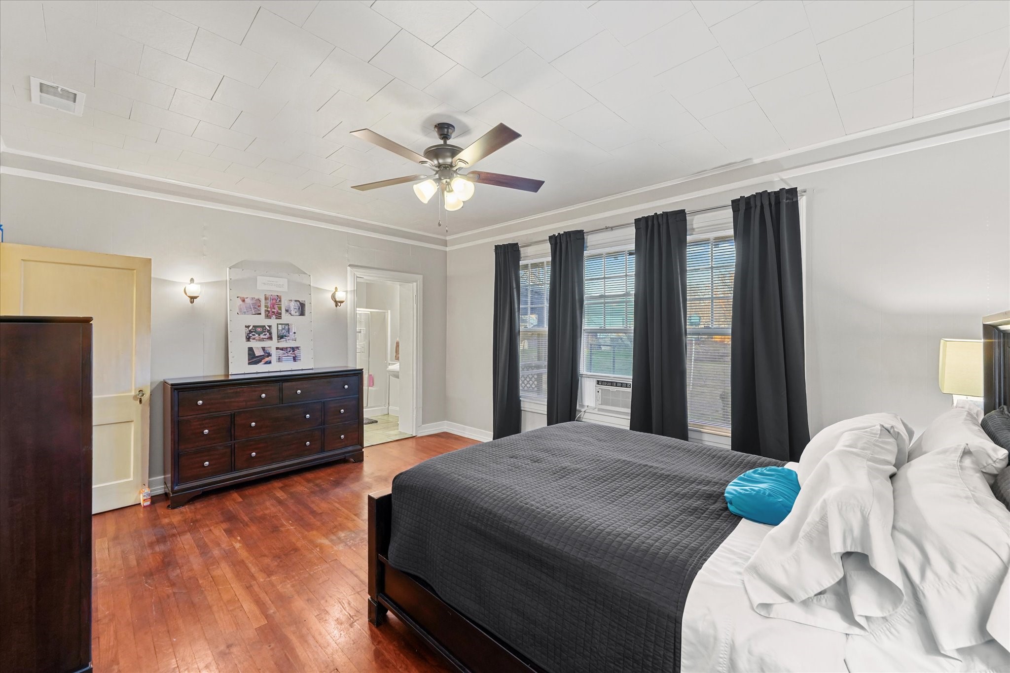 2221 Walnut Street