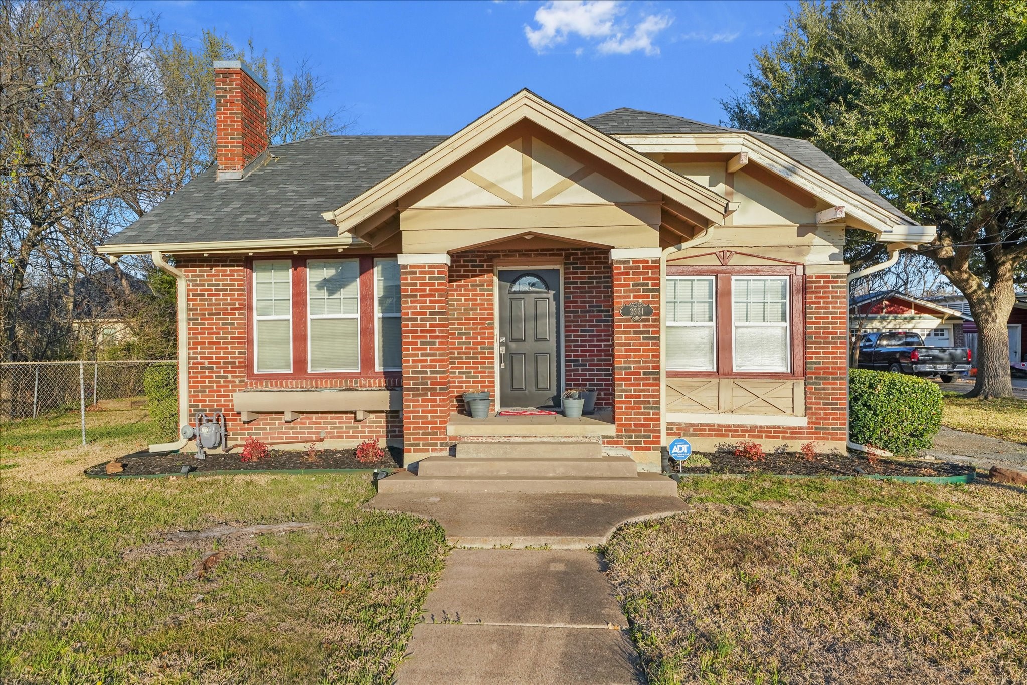 2221 Walnut Street
