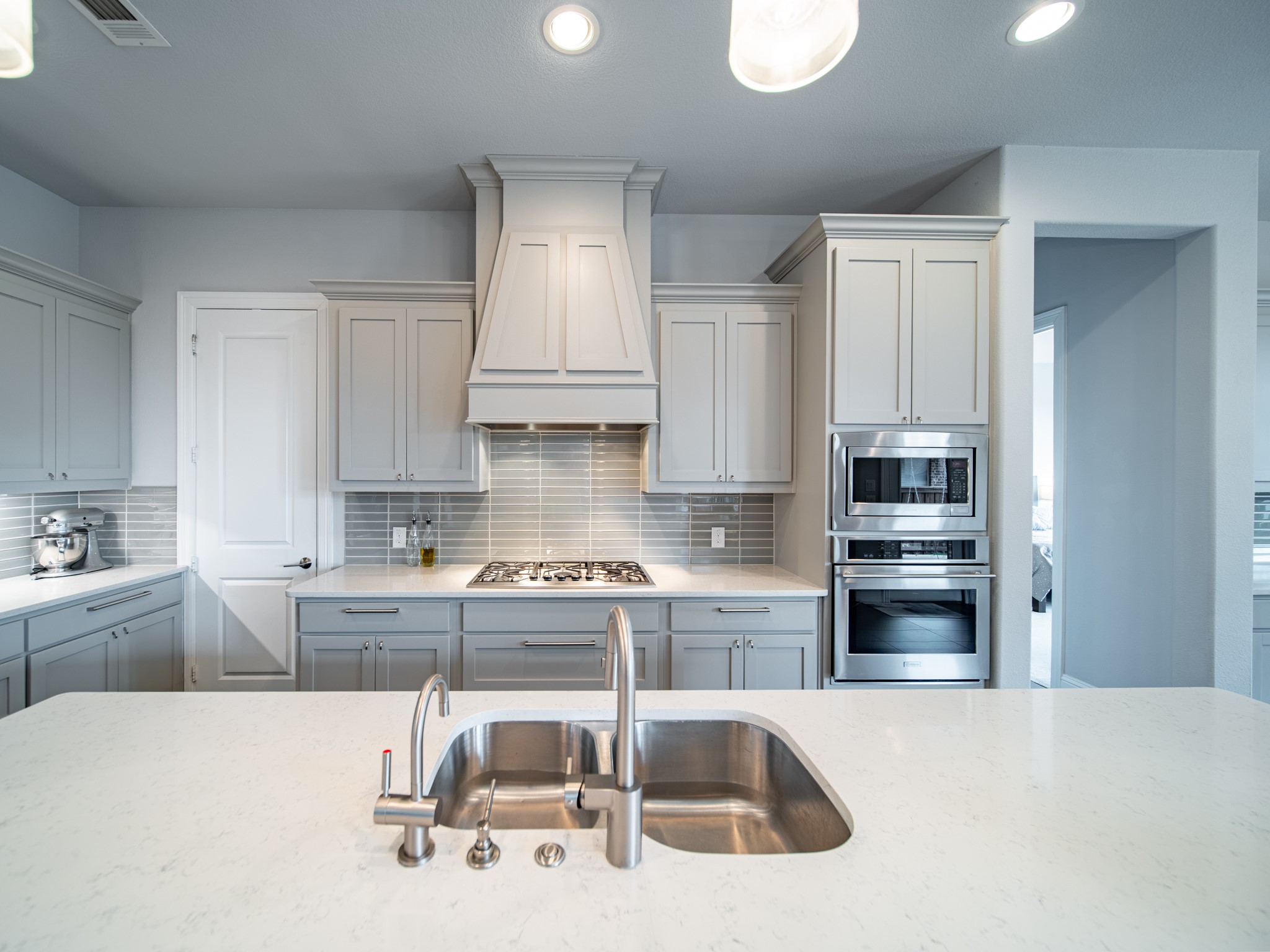 2708 Pointview Court