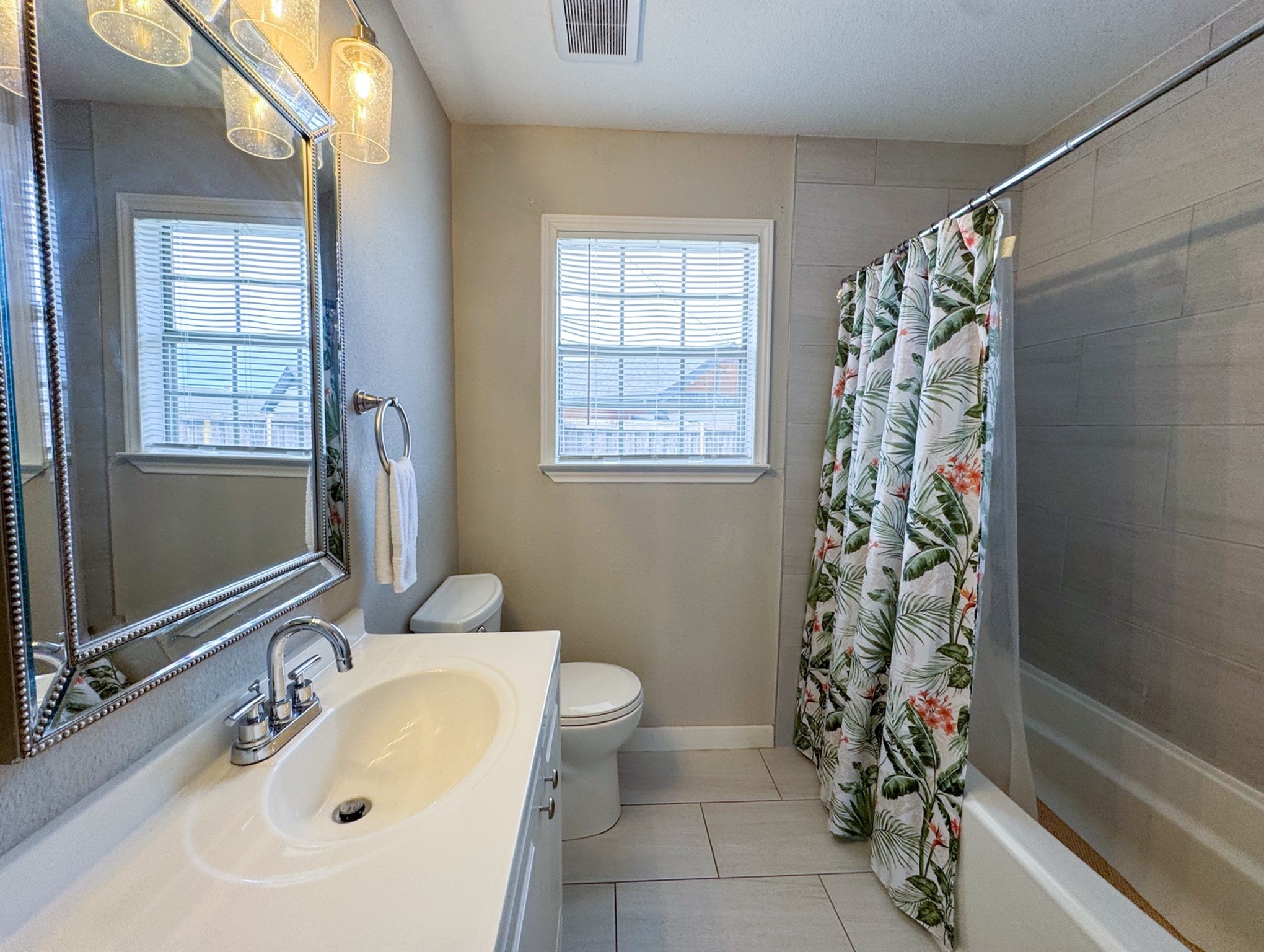 4515 S Horseshoe Trail