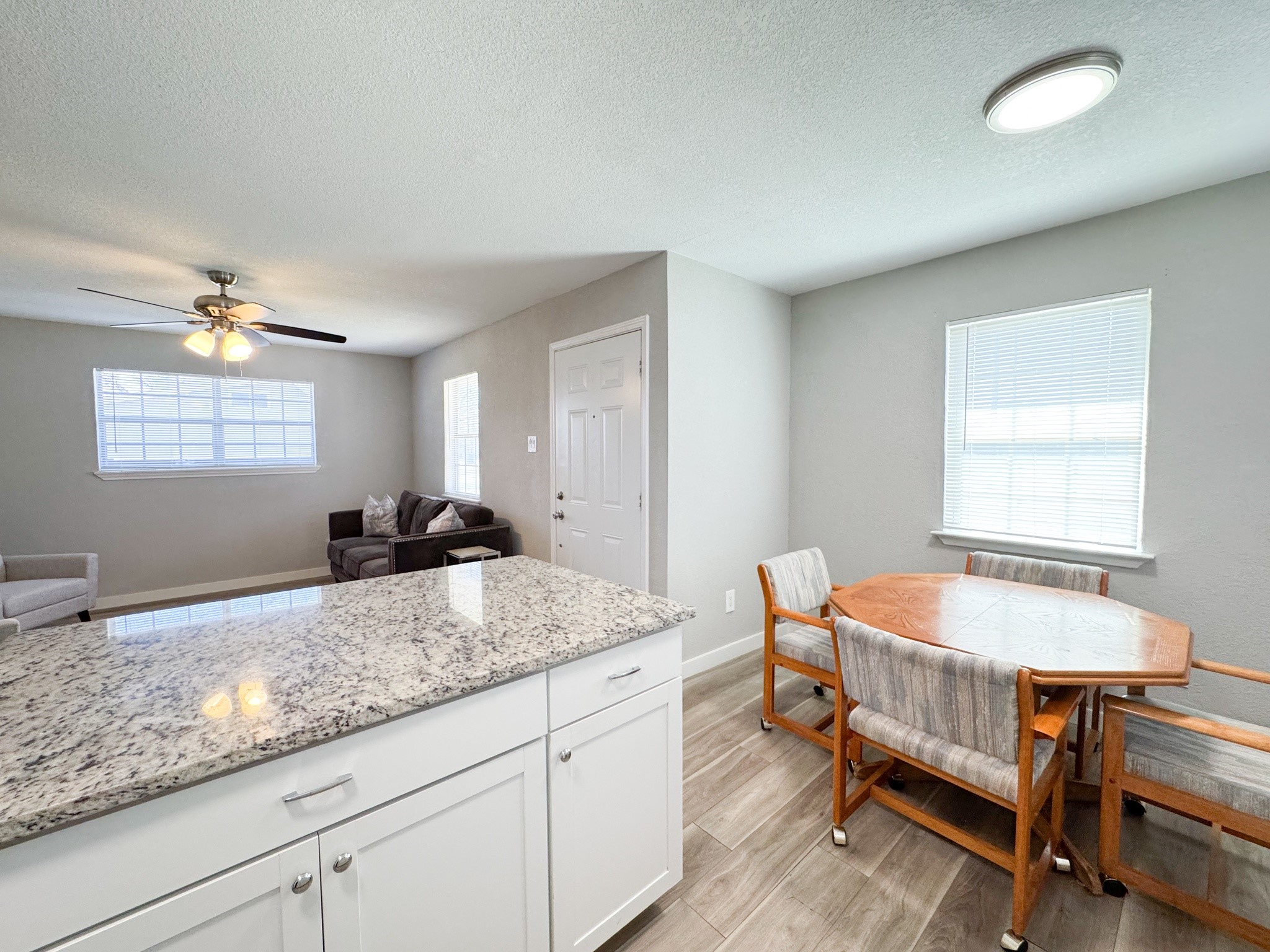 4515 S Horseshoe Trail