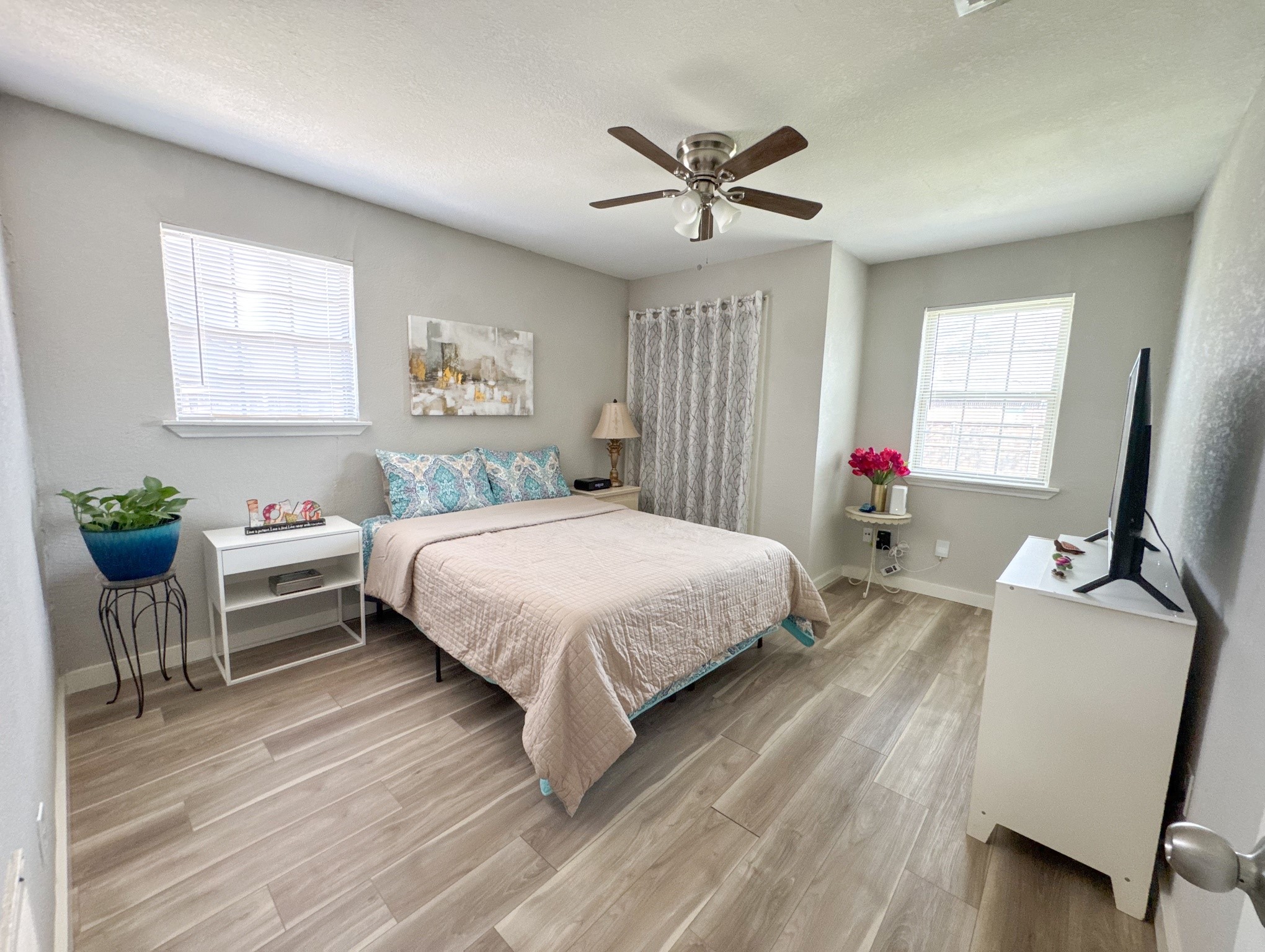 4515 S Horseshoe Trail