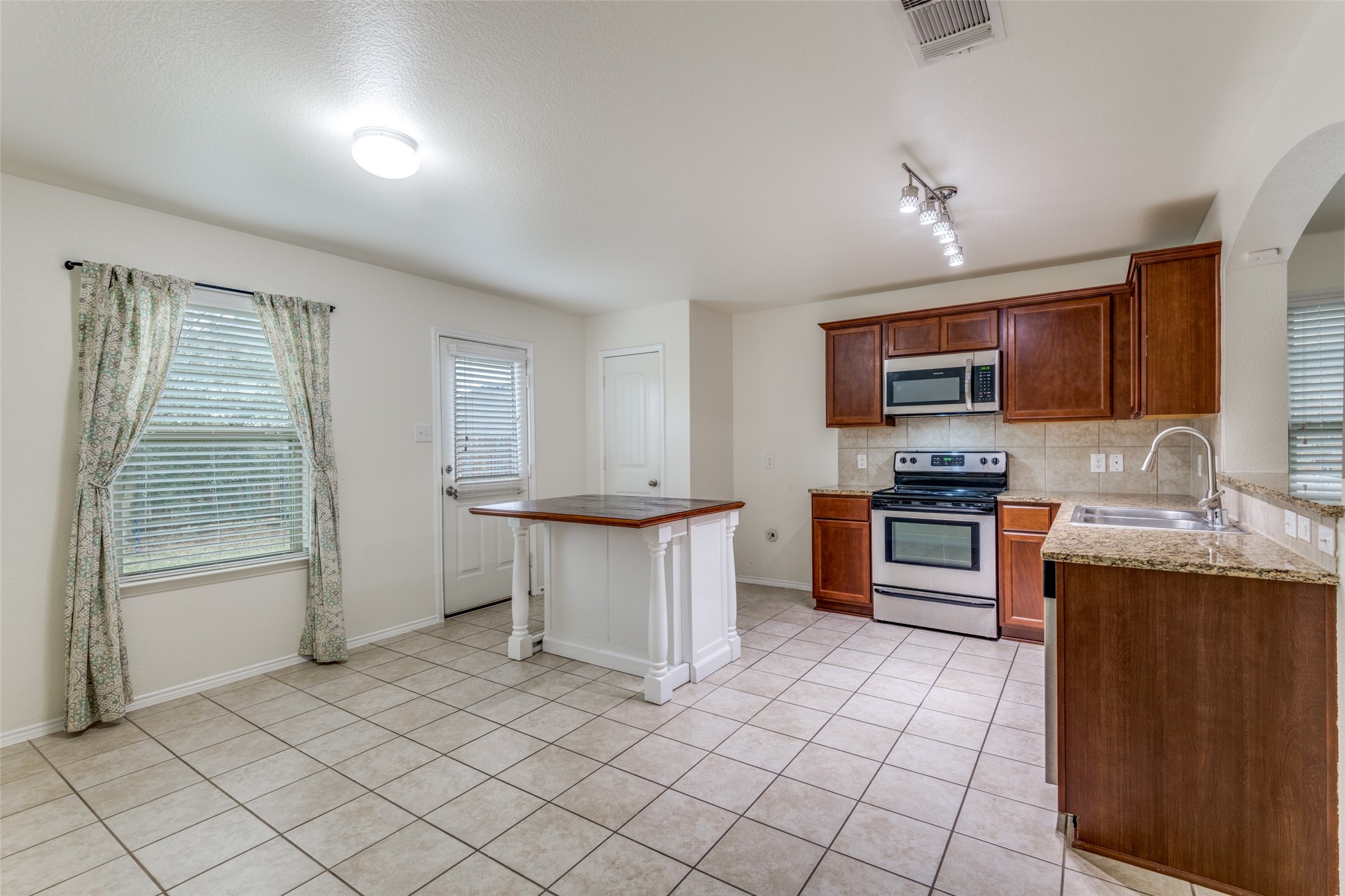 1280 Ophelia Road