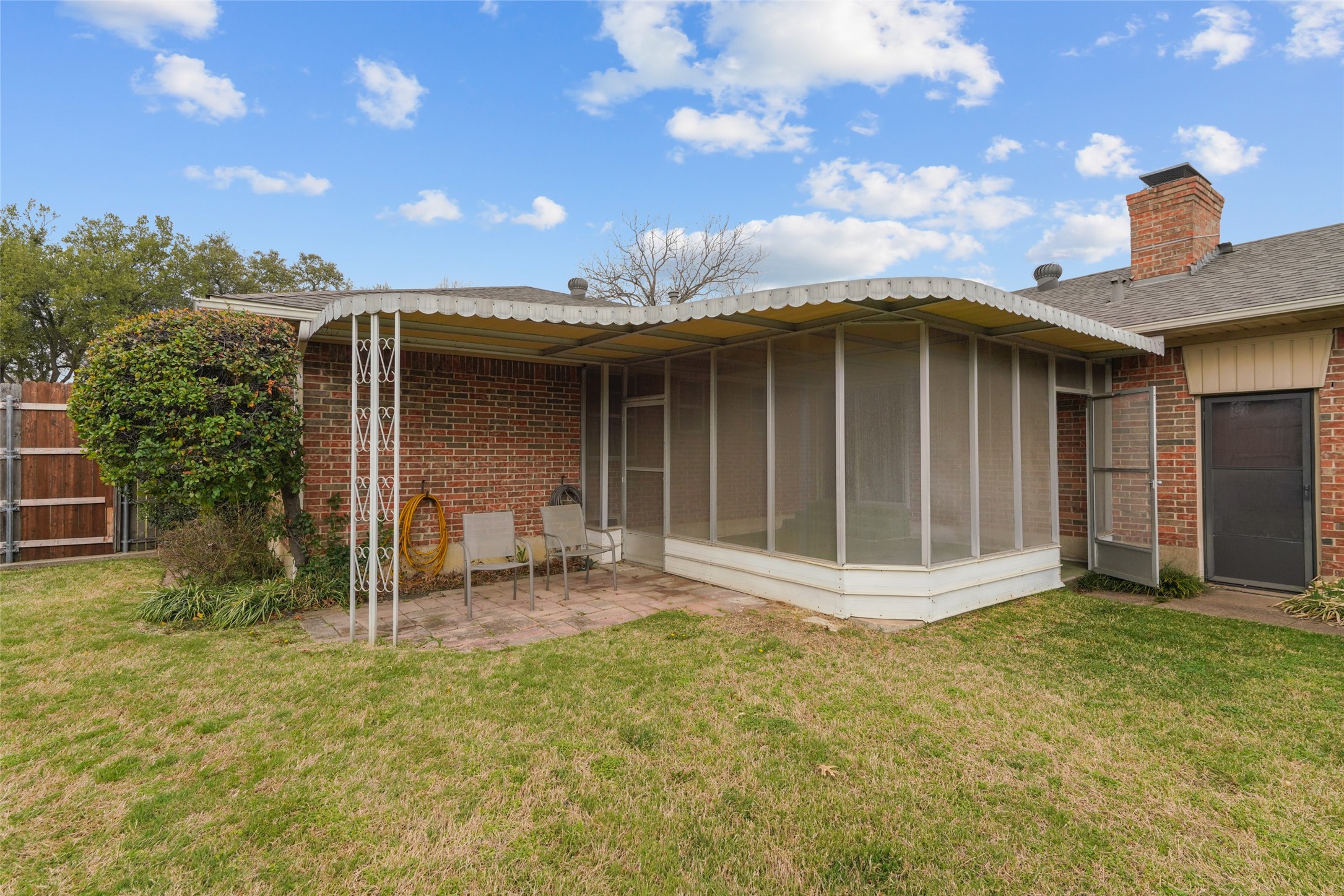 2102 Lansdowne Drive