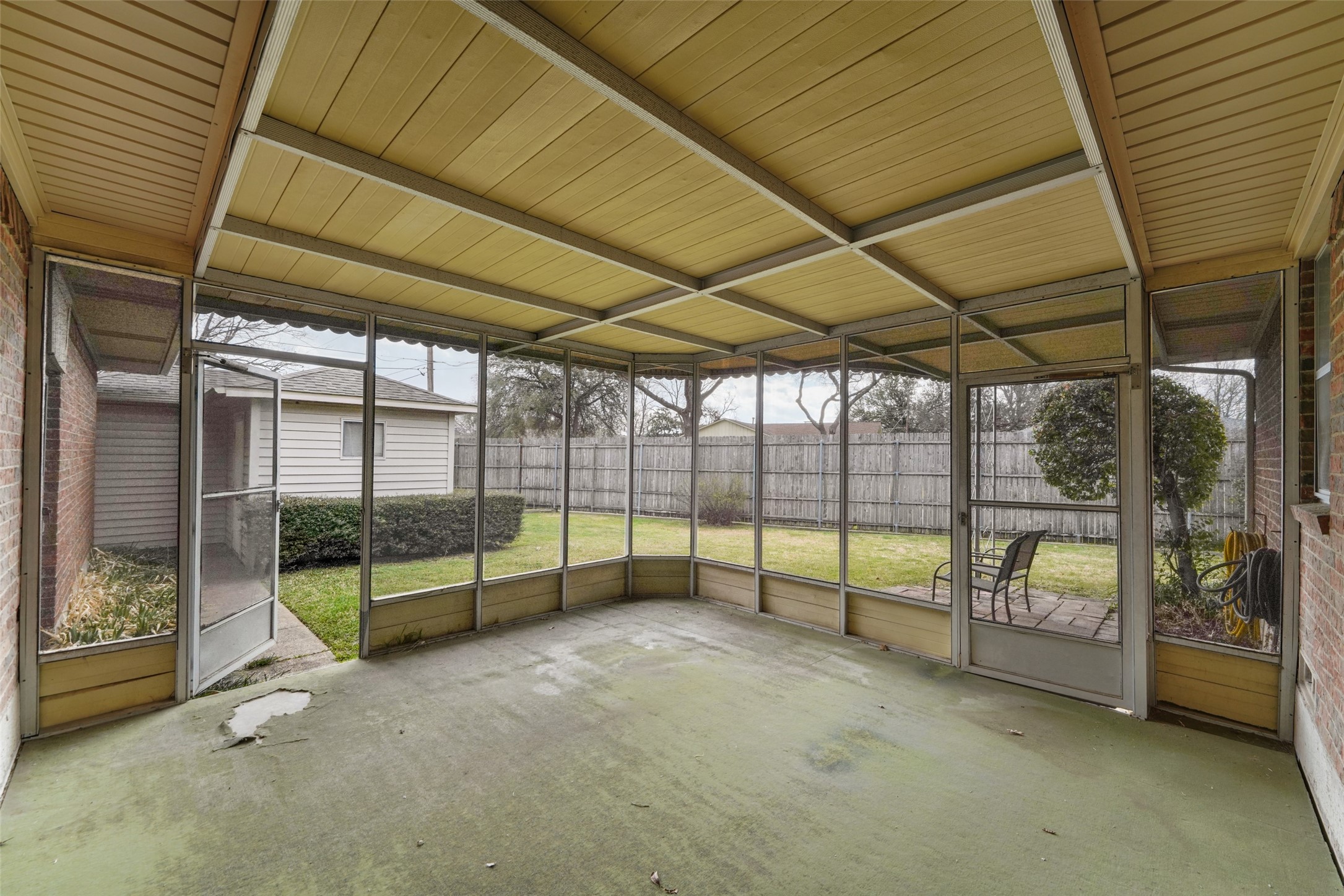 2102 Lansdowne Drive