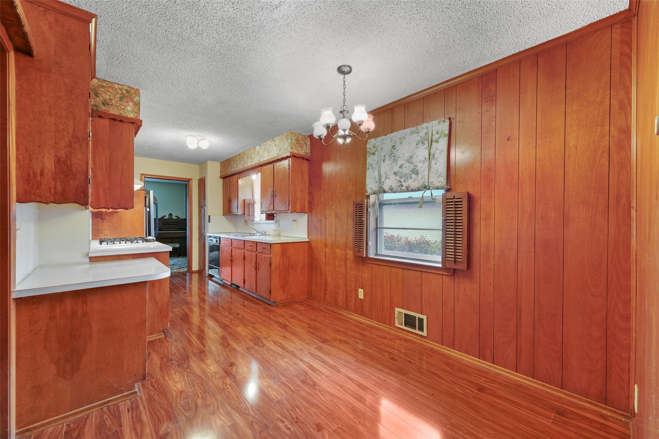 2102 Lansdowne Drive