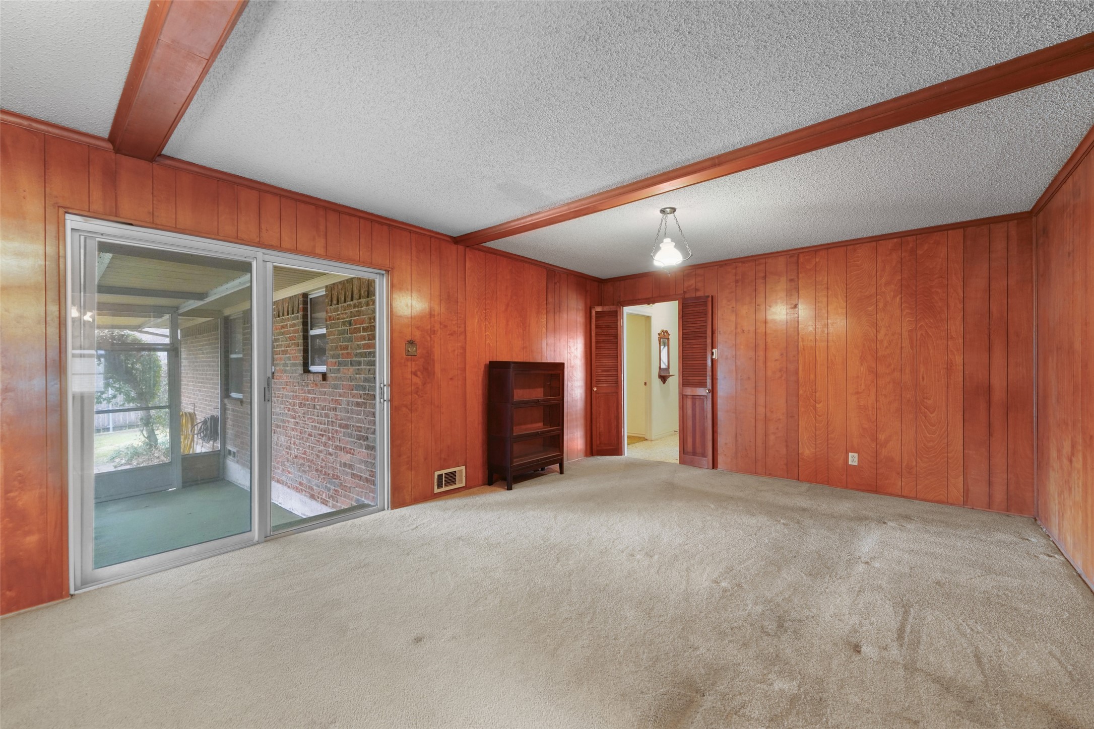 2102 Lansdowne Drive