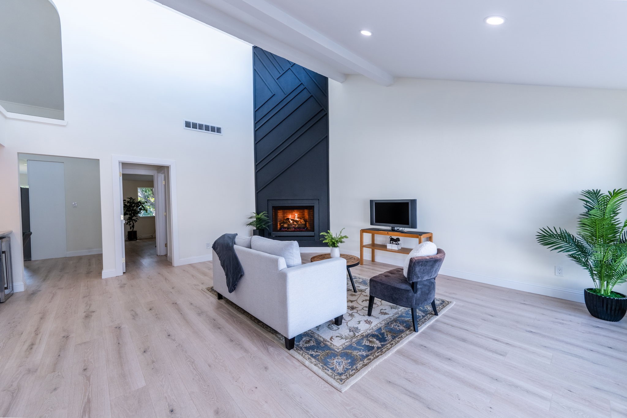 3019 Lakeside Drive